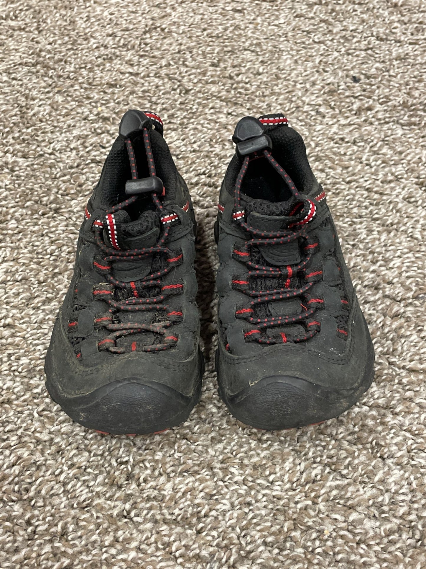 Black Keen Hiking Shoes / Sneakers, size 8, Very Good Used Condition (VGUC), Shoes 8 (Toddler:2-4yr)