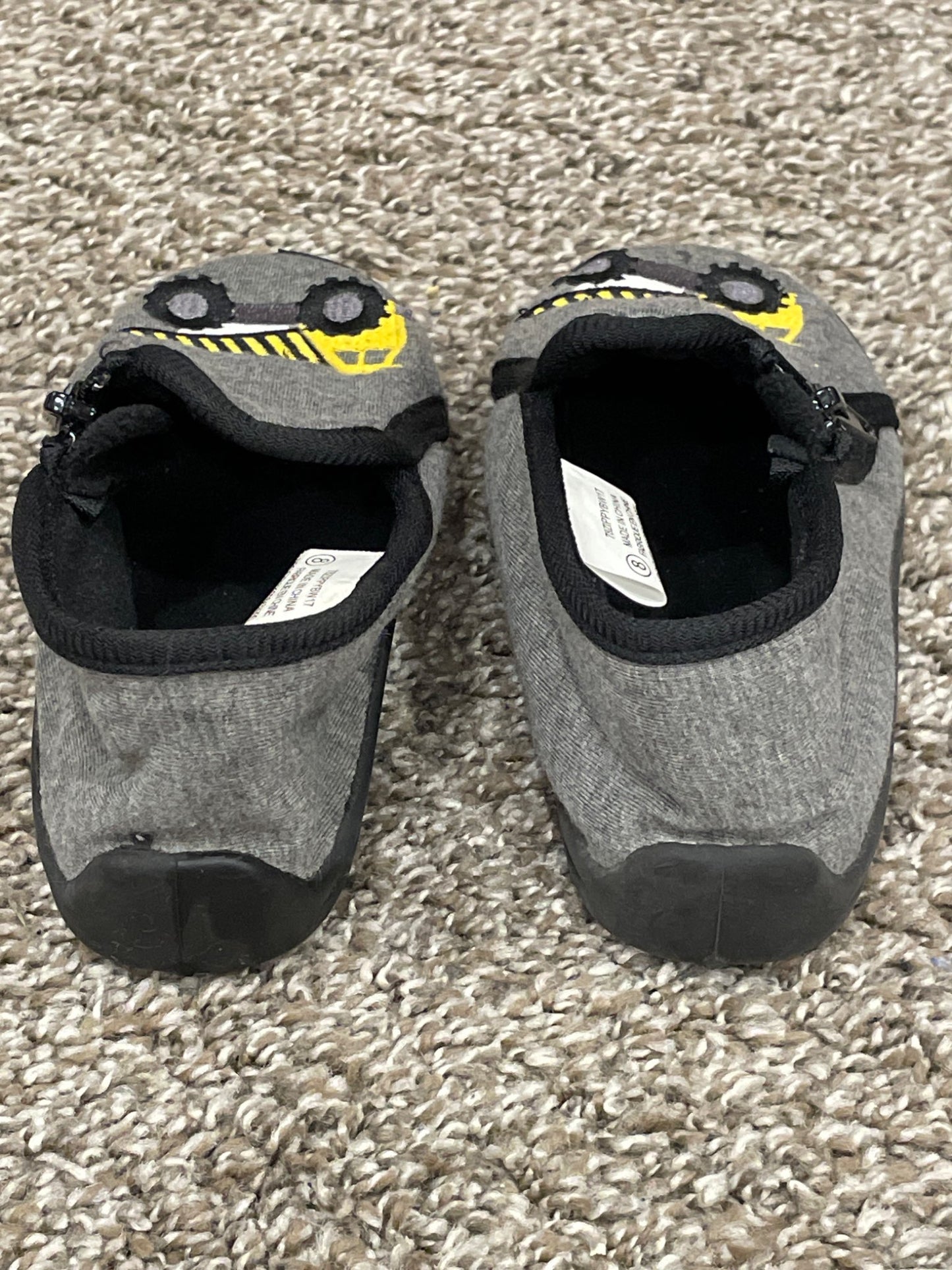 Boys Construction Slippers, size 8, Very Good Used Condition (VGUC), Shoes 8 (Toddler:2-4yr)