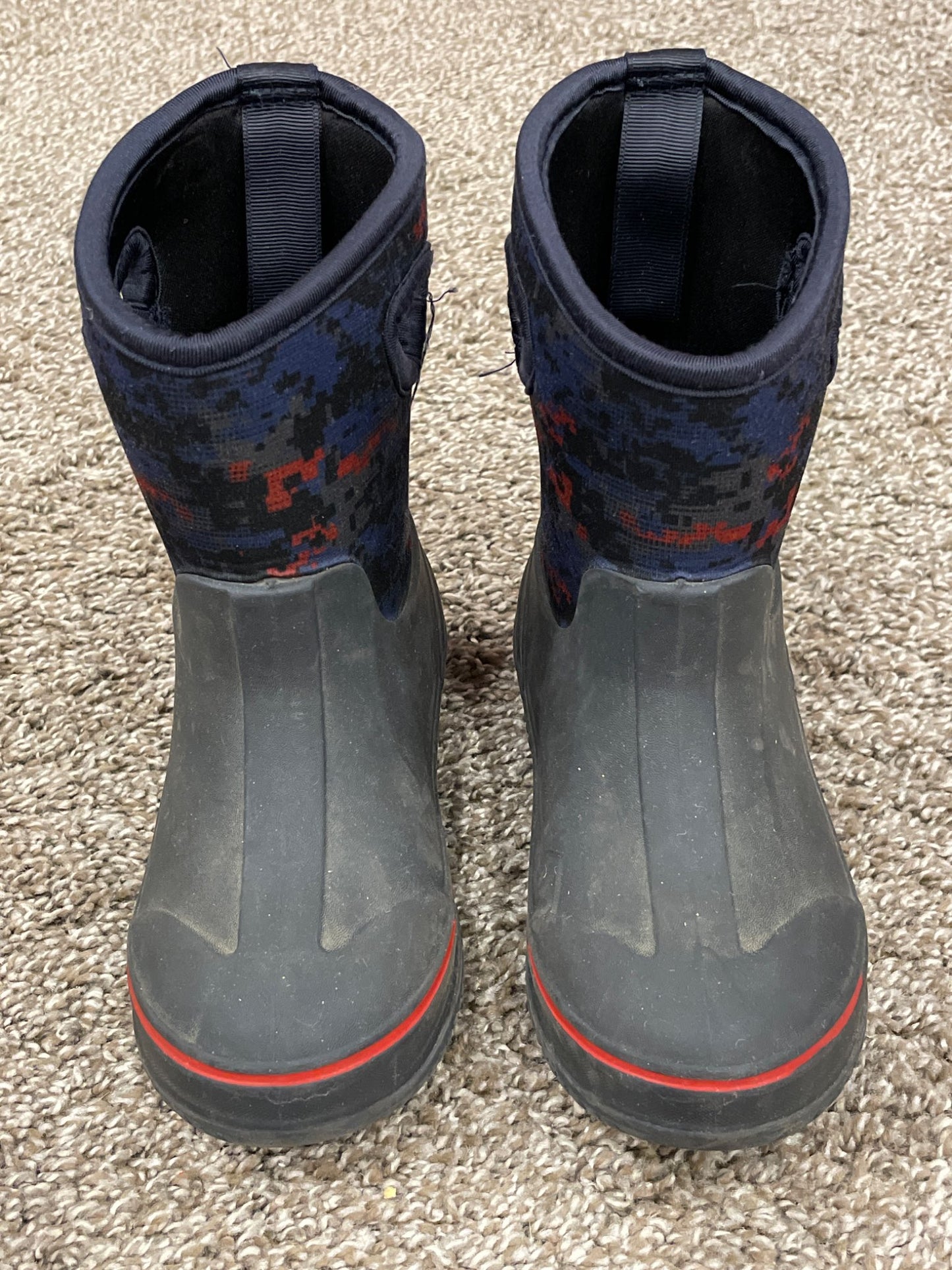 Boys Camo Element Seasonal Boots, size 10, Very Good Used Condition (VGUC), Shoes 10 (Toddler:2-4yr)