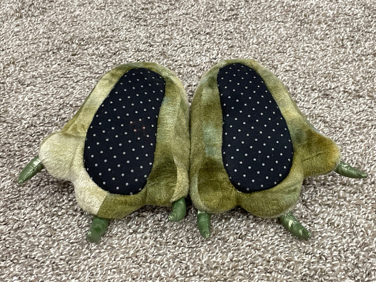 Boys Green Dinosaur Feet Slippers, Size 18-24 mos, Excellent Uses Condition (EUC), Shoes 5.5 (Walkers:12-24 mth)