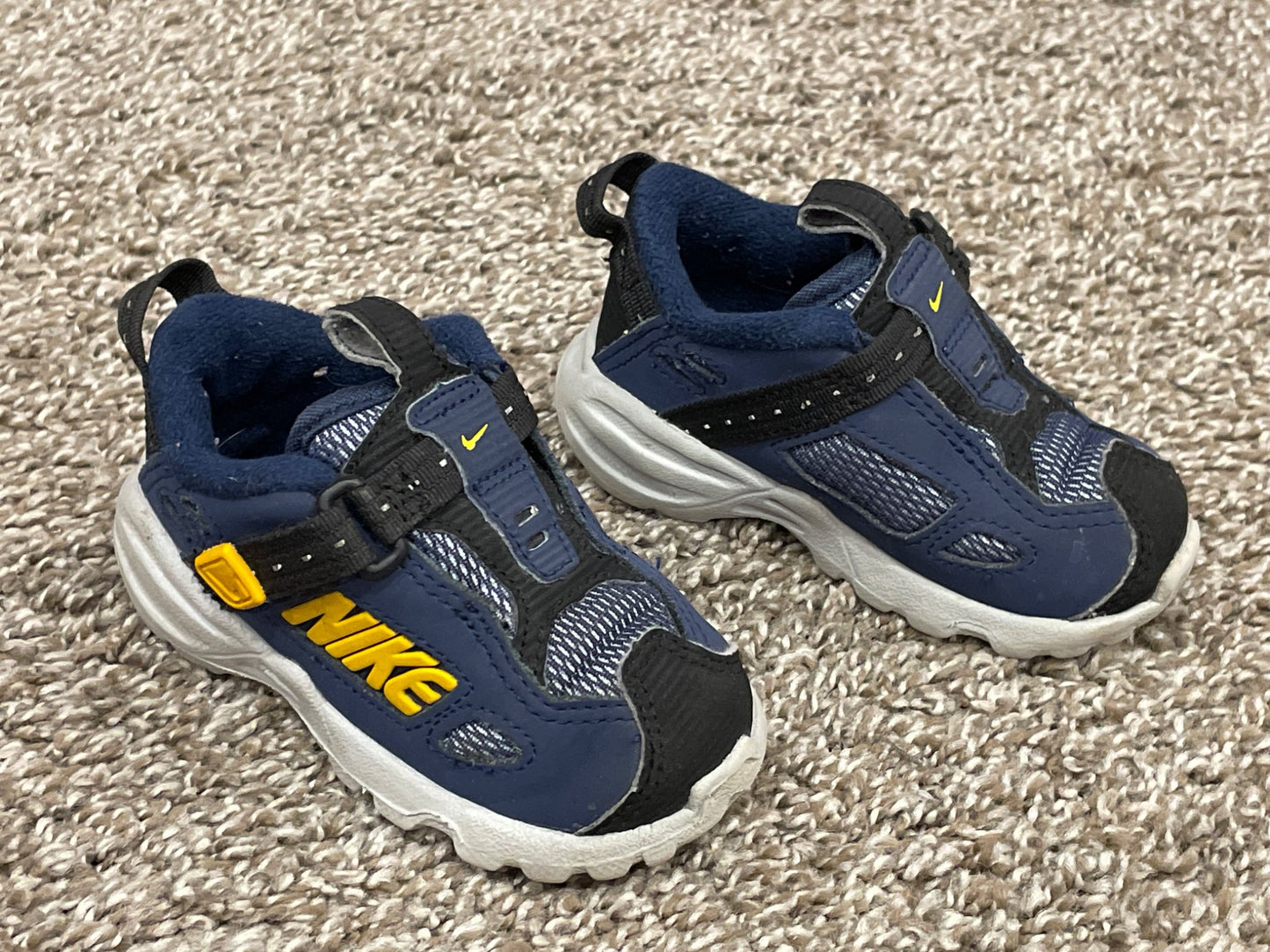 Boys Toddler Nike Running Shoes / Sneakers, size 4.5, Excellent Used Condition (EUC), Shoes 4.5 (Walkers:12-24 mth)