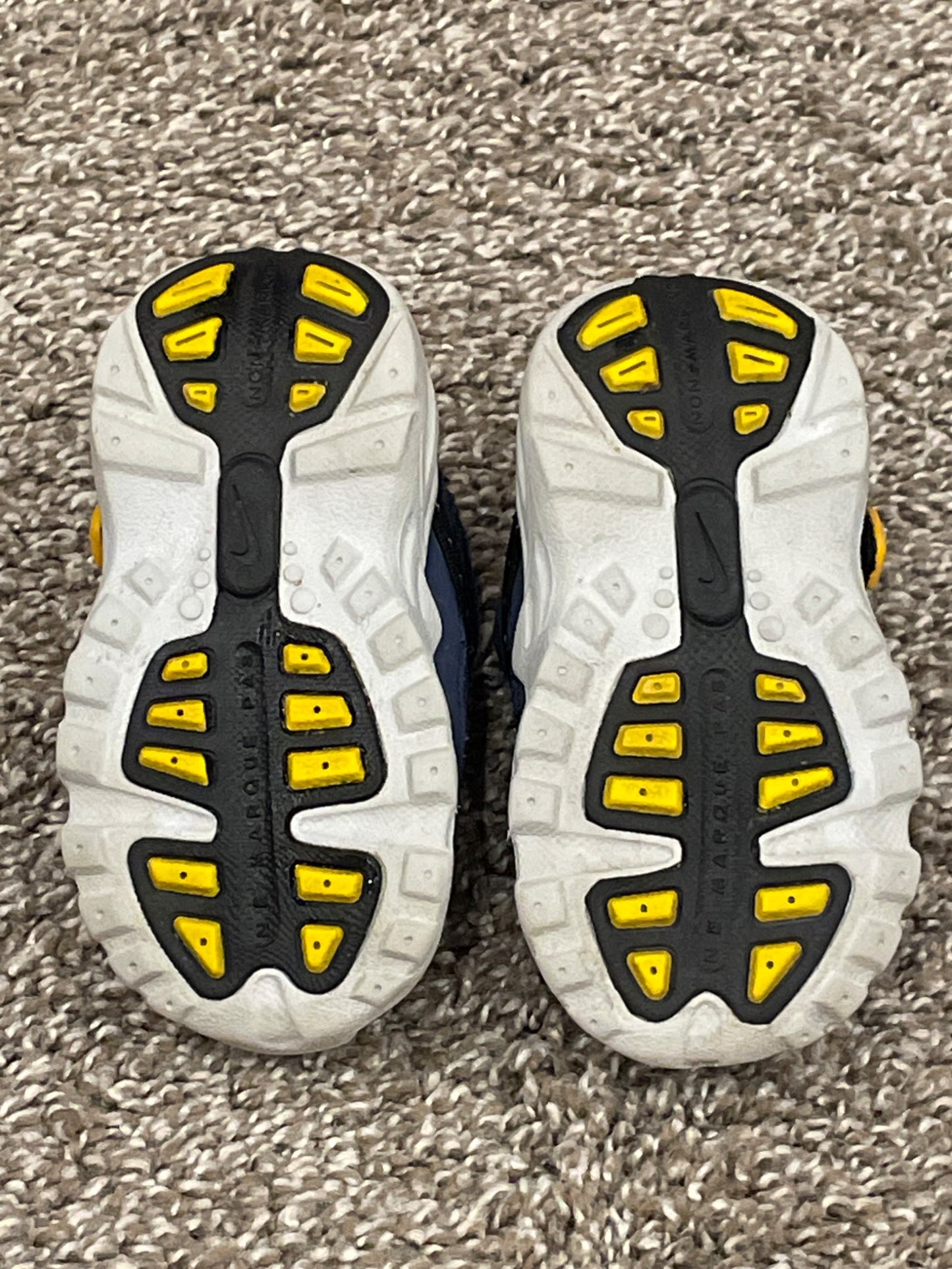Boys Toddler Nike Running Shoes / Sneakers, size 4.5, Excellent Used Condition (EUC), Shoes 4.5 (Walkers:12-24 mth)