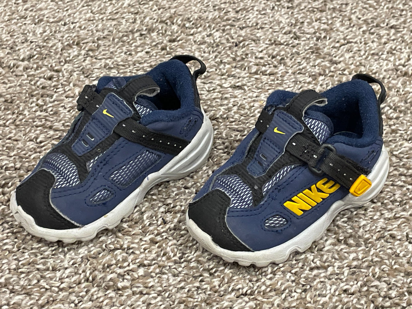 Boys Toddler Nike Running Shoes / Sneakers, size 4.5, Excellent Used Condition (EUC), Shoes 4.5 (Walkers:12-24 mth)