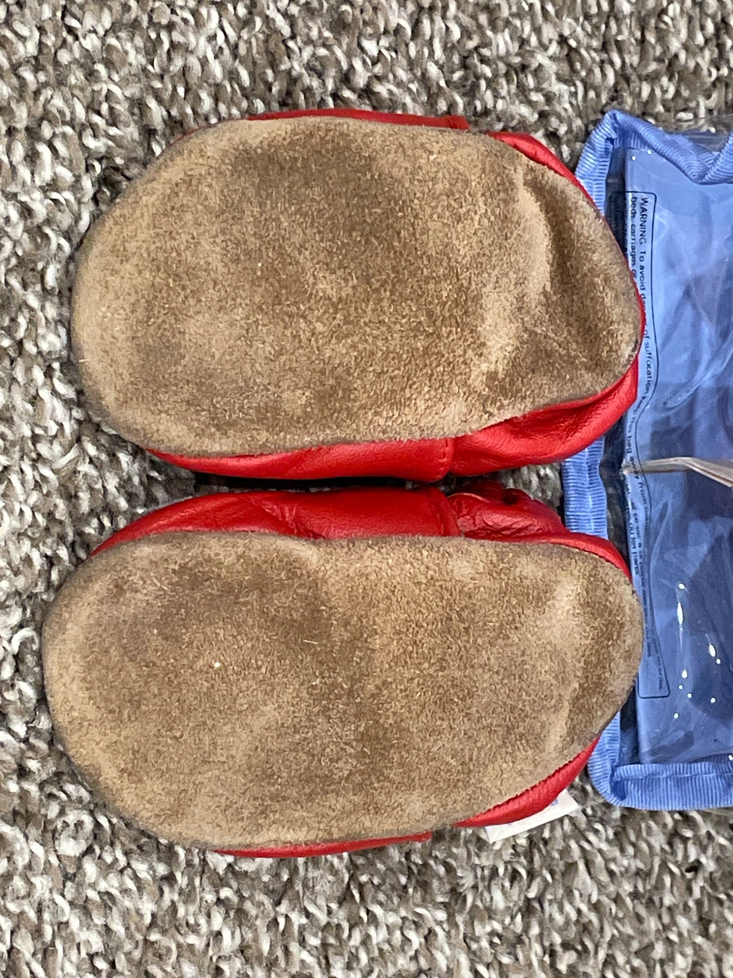 Robeez Red Hockey Shoes / Slippers, Size 0-6 mos, Very Good Used Condition (VCUG), Shoes 0 (Baby: 0-12 mth)