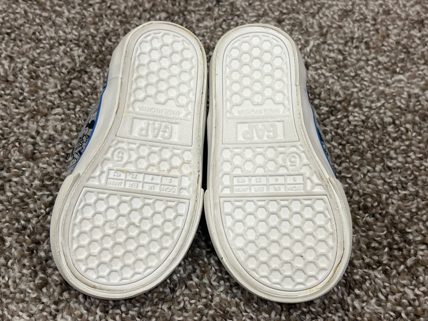 Baby GAP Disney Mickey Mouse Slip on Shoes, VGUC, Shoes 5 (Walkers:12-24 mth)