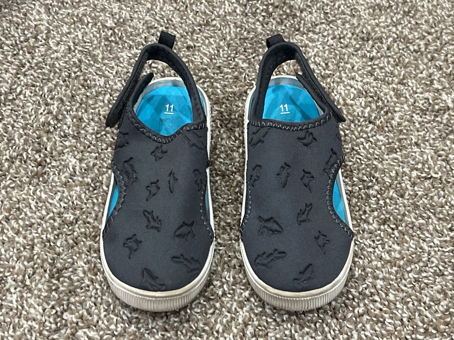 Boys, Carter’s Shark Water Shoes Sandals, size 11, VGUC, Shoes 11 (Toddler:2-4yr)