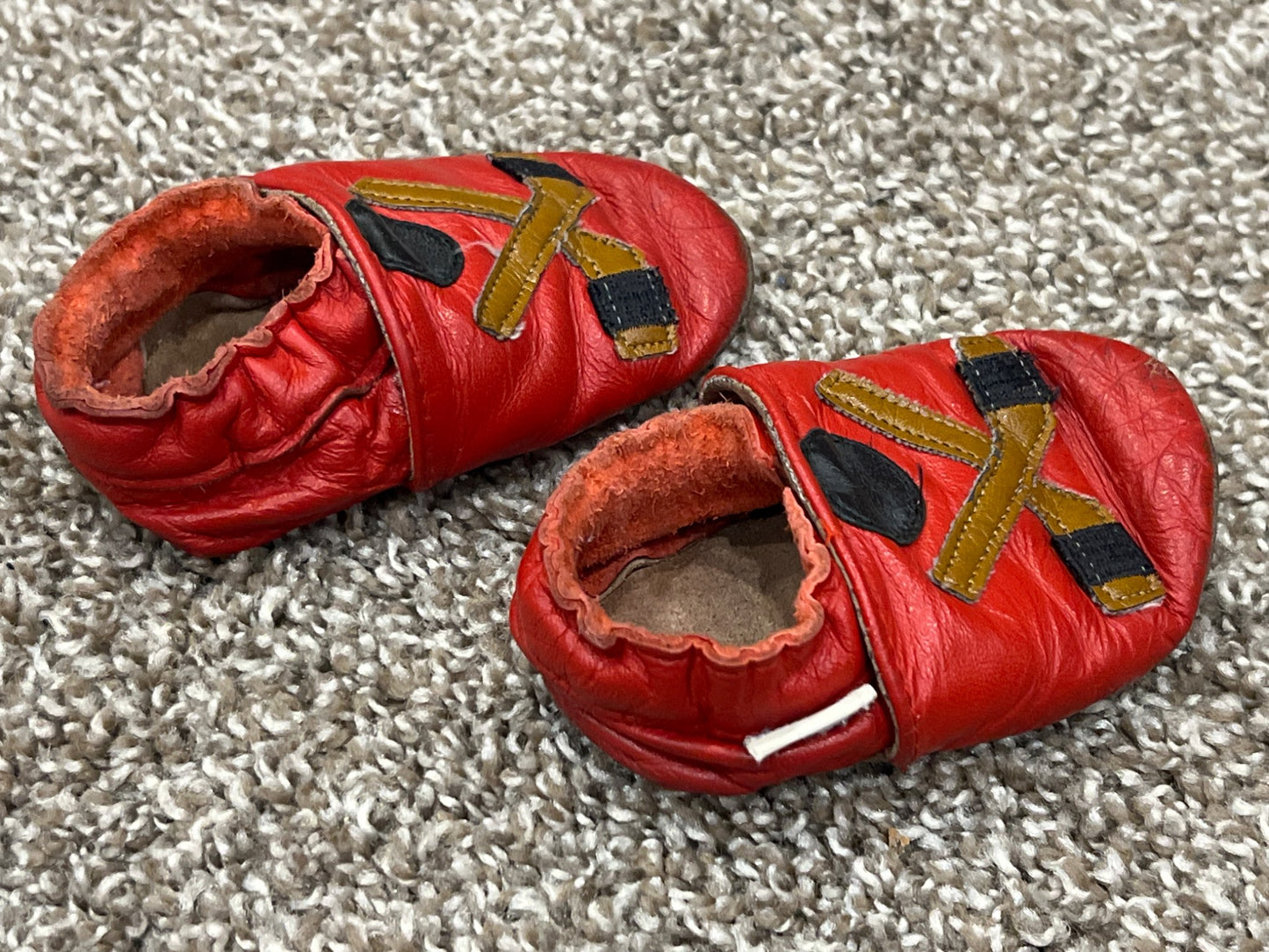 Robeez, Red Hockey, soft sole shoes, size 6-12 mos, VGUC, Shoes 2.5 (Baby: 0-12 mth)