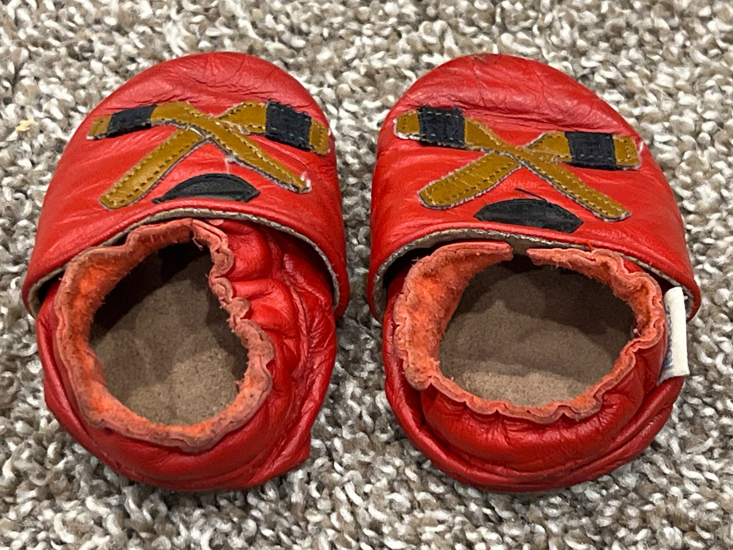 Robeez, Red Hockey, soft sole shoes, size 6-12 mos, VGUC, Shoes 2.5 (Baby: 0-12 mth)
