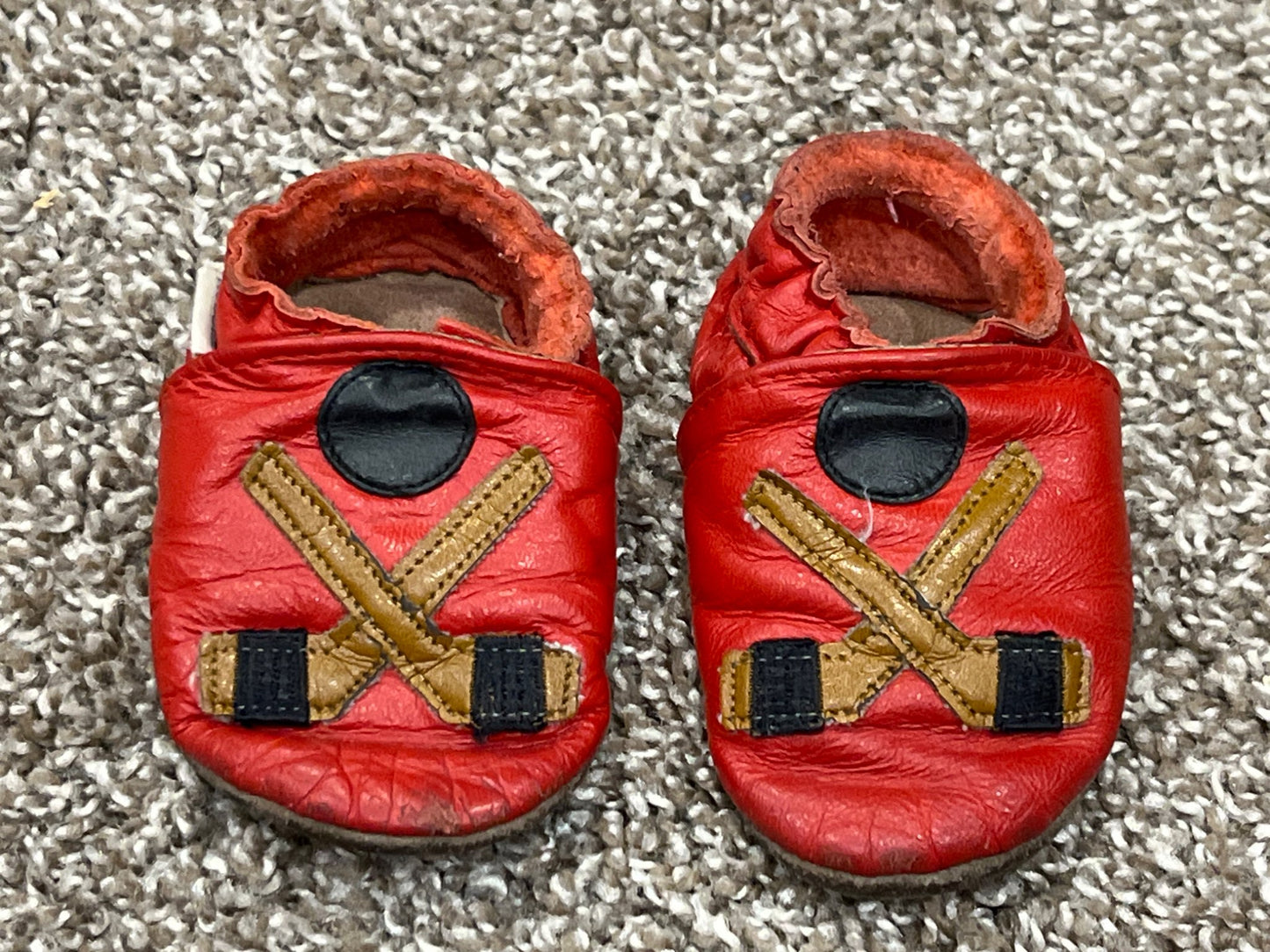 Robeez, Red Hockey, soft sole shoes, size 6-12 mos, VGUC, Shoes 2.5 (Baby: 0-12 mth)