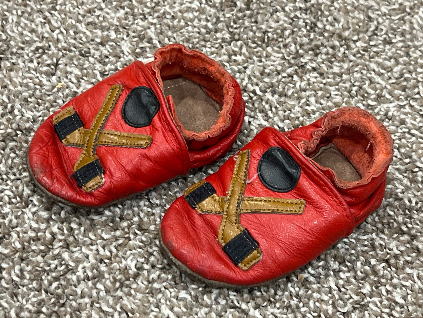 Robeez, Red Hockey, soft sole shoes, size 6-12 mos, VGUC, Shoes 2.5 (Baby: 0-12 mth)