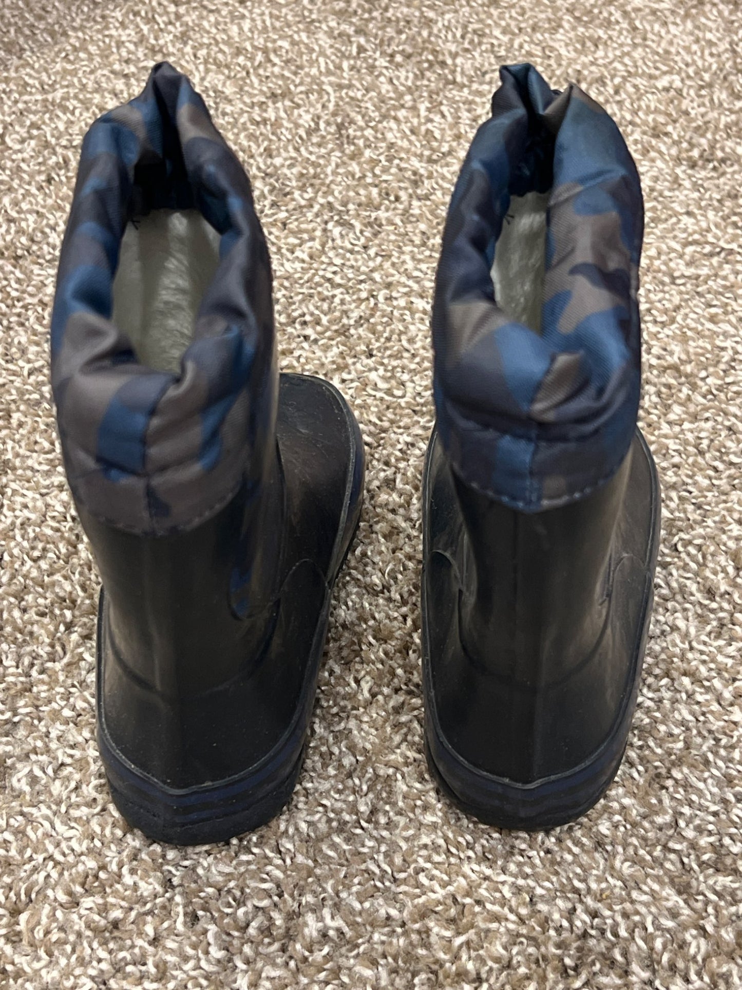 Boys, Navy/Blue camo, waterproof lined rubber boots, size 8, VGUC, Shoes 8 (Toddler:2-4yr)