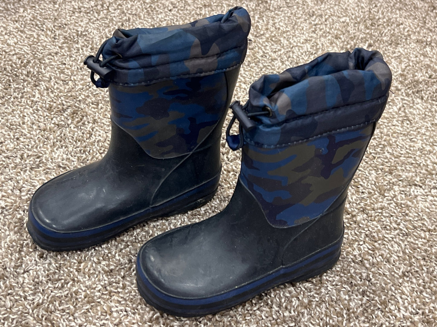 Boys, Navy/Blue camo, waterproof lined rubber boots, size 8, VGUC, Shoes 8 (Toddler:2-4yr)