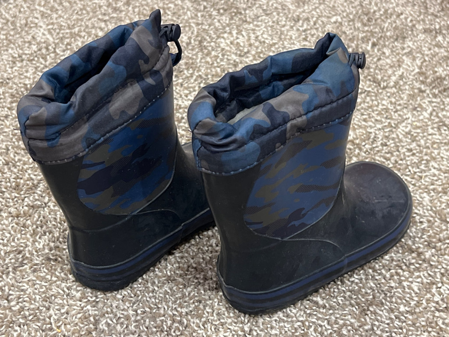 Boys, Navy/Blue camo, waterproof lined rubber boots, size 8, VGUC, Shoes 8 (Toddler:2-4yr)