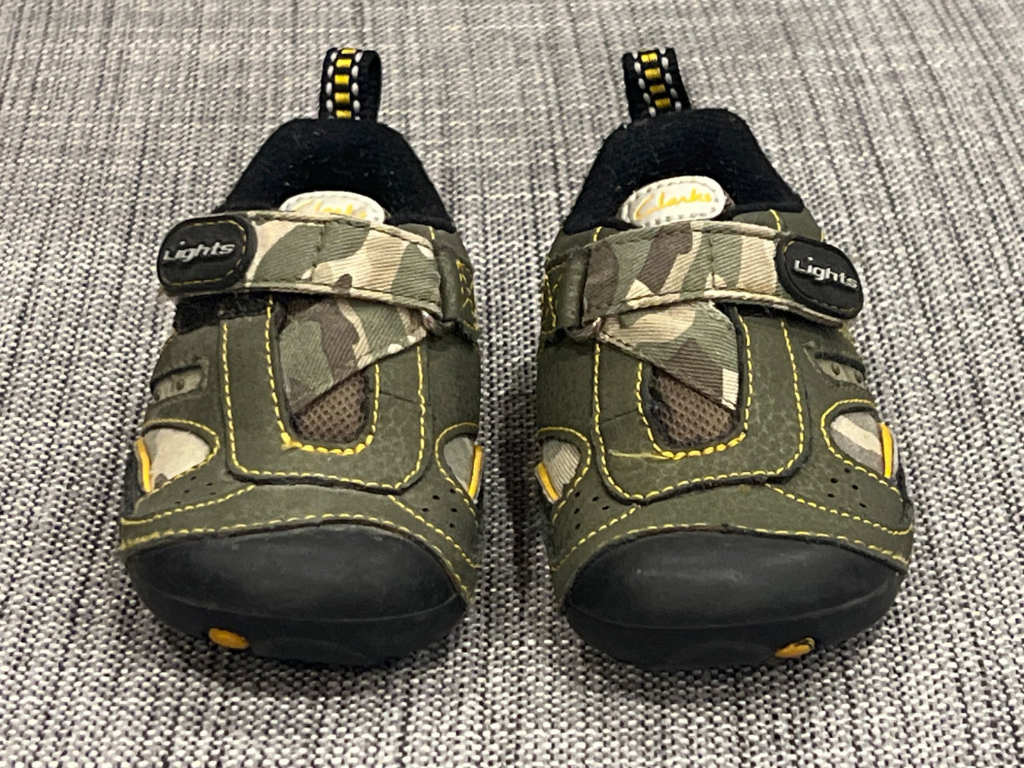 Boys Clarks Camouflage Running Shoes Sneakers, size 4T-4.5T, VGUC, MSRP: £39 (~$90 Cdn), Shoes 4 (Baby: 0-12 mth)
