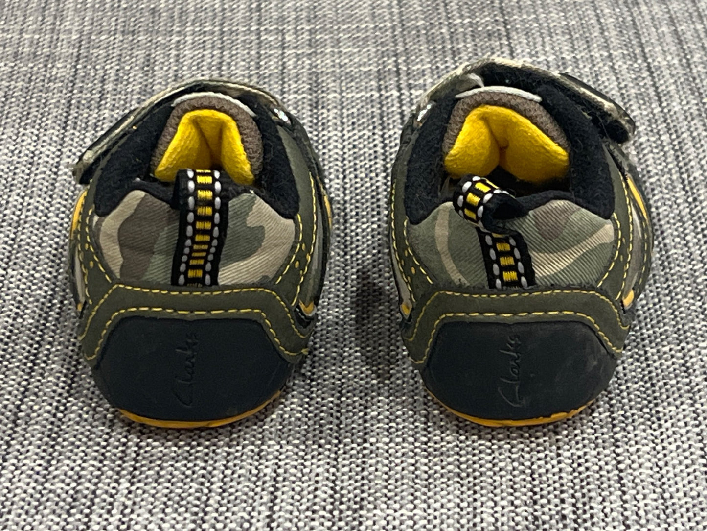 Boys Clarks Camouflage Running Shoes Sneakers, size 4T-4.5T, VGUC, MSRP: £39 (~$90 Cdn), Shoes 4 (Baby: 0-12 mth)