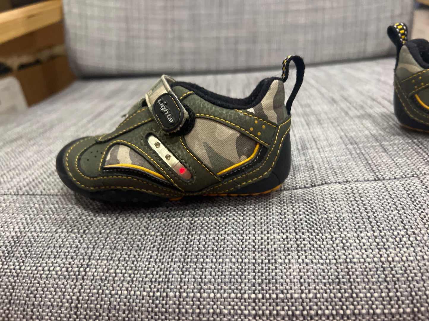 Boys Clarks Camouflage Running Shoes Sneakers, size 4T-4.5T, VGUC, MSRP: £39 (~$90 Cdn), Shoes 4 (Baby: 0-12 mth)