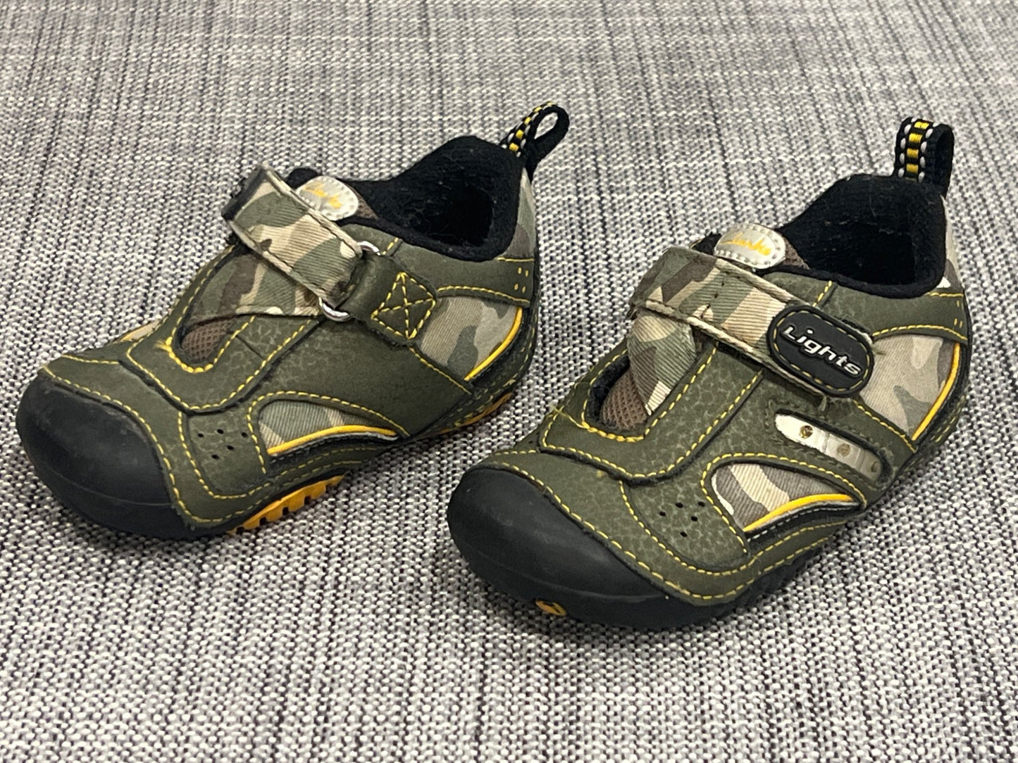 Boys Clarks Camouflage Running Shoes Sneakers, size 4T-4.5T, VGUC, MSRP: £39 (~$90 Cdn), Shoes 4 (Baby: 0-12 mth)
