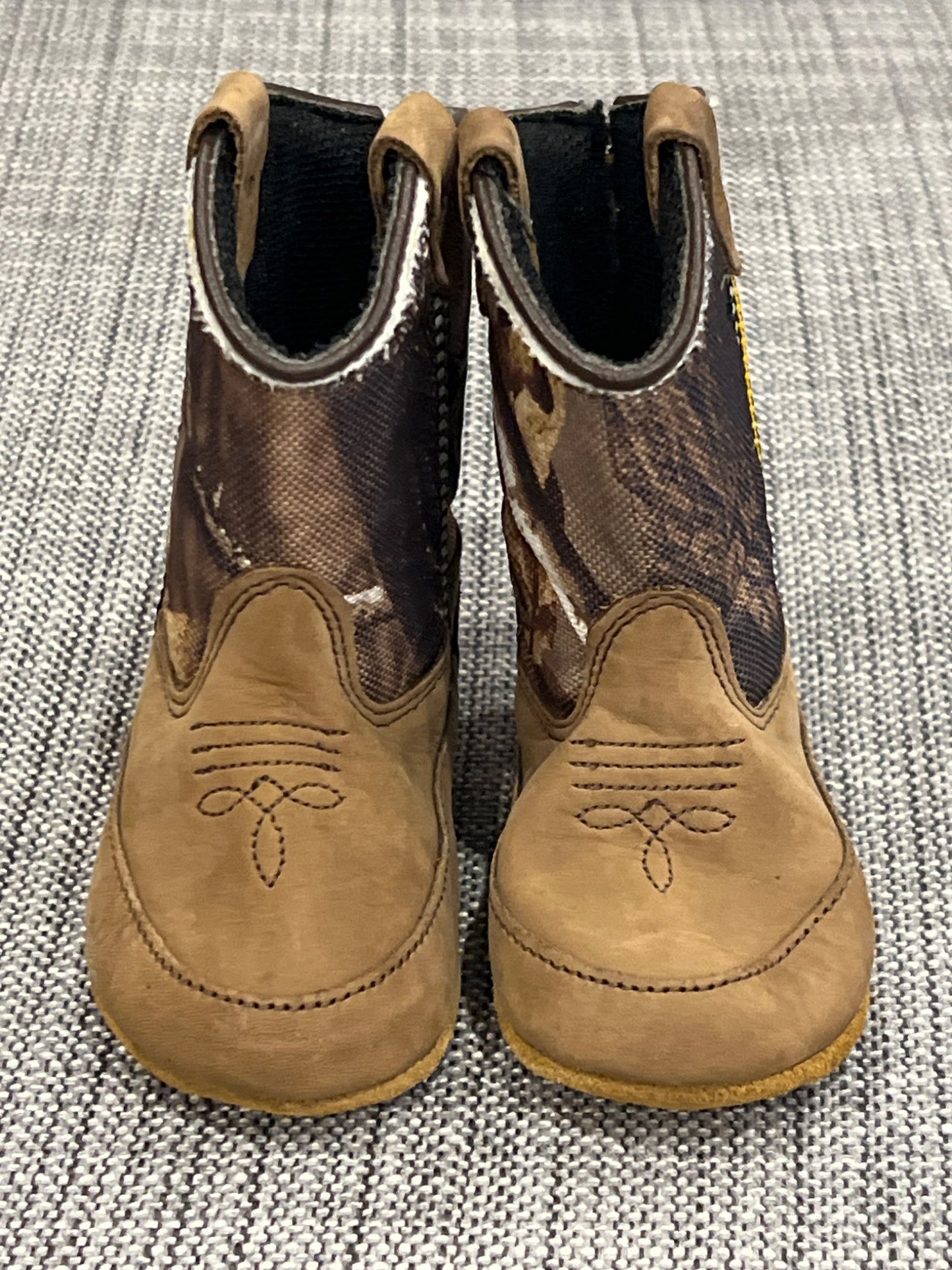 Old West, Baby Western Boots with soft soles with grip, size 2, EUC, Shoes 2 (Baby: 0-12 mth)