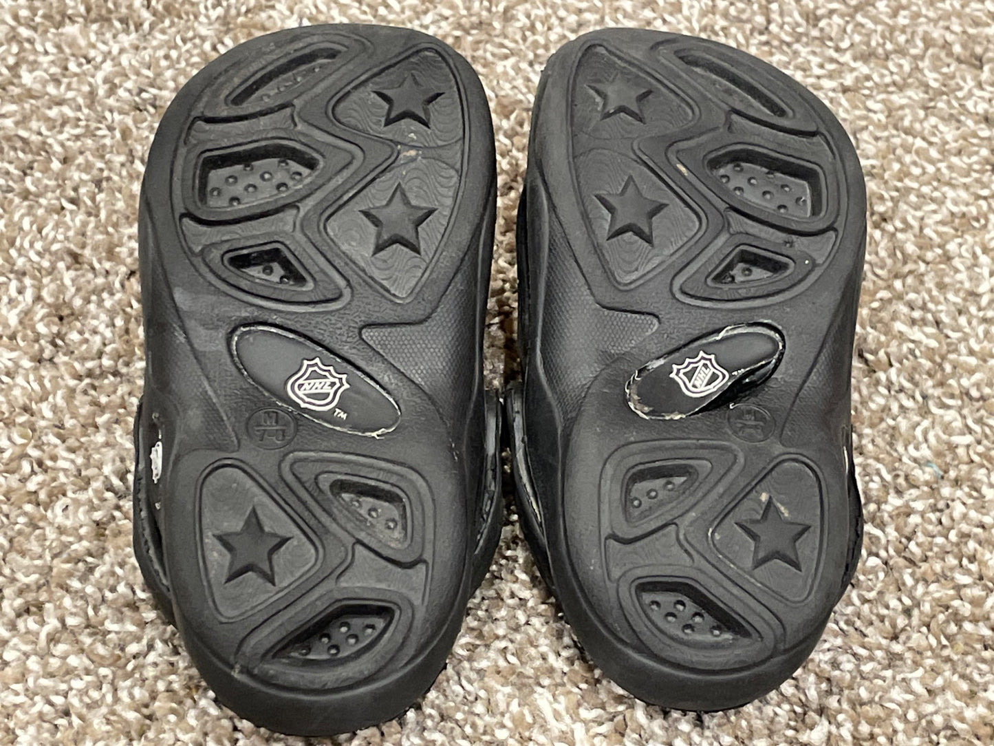 Calgary Flames Sandals, Toddler size 7/8,VGUC, Shoes 7 (Walkers:12-24 mth)