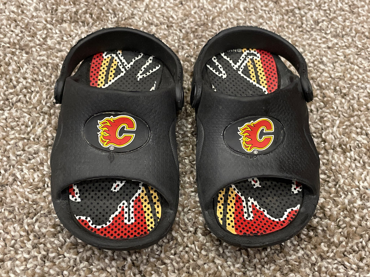 Calgary Flames Sandals, Toddler size 7/8,VGUC, Shoes 7 (Walkers:12-24 mth)