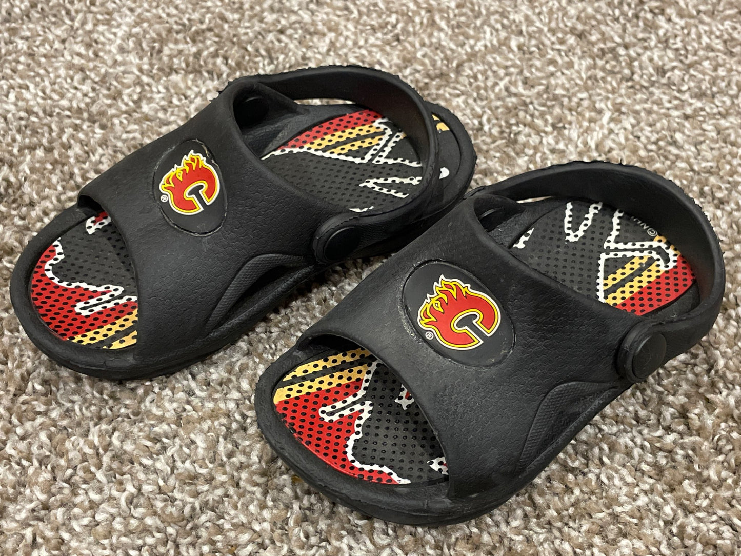 Calgary Flames Sandals, Toddler size 7/8,VGUC, Shoes 7 (Walkers:12-24 mth)