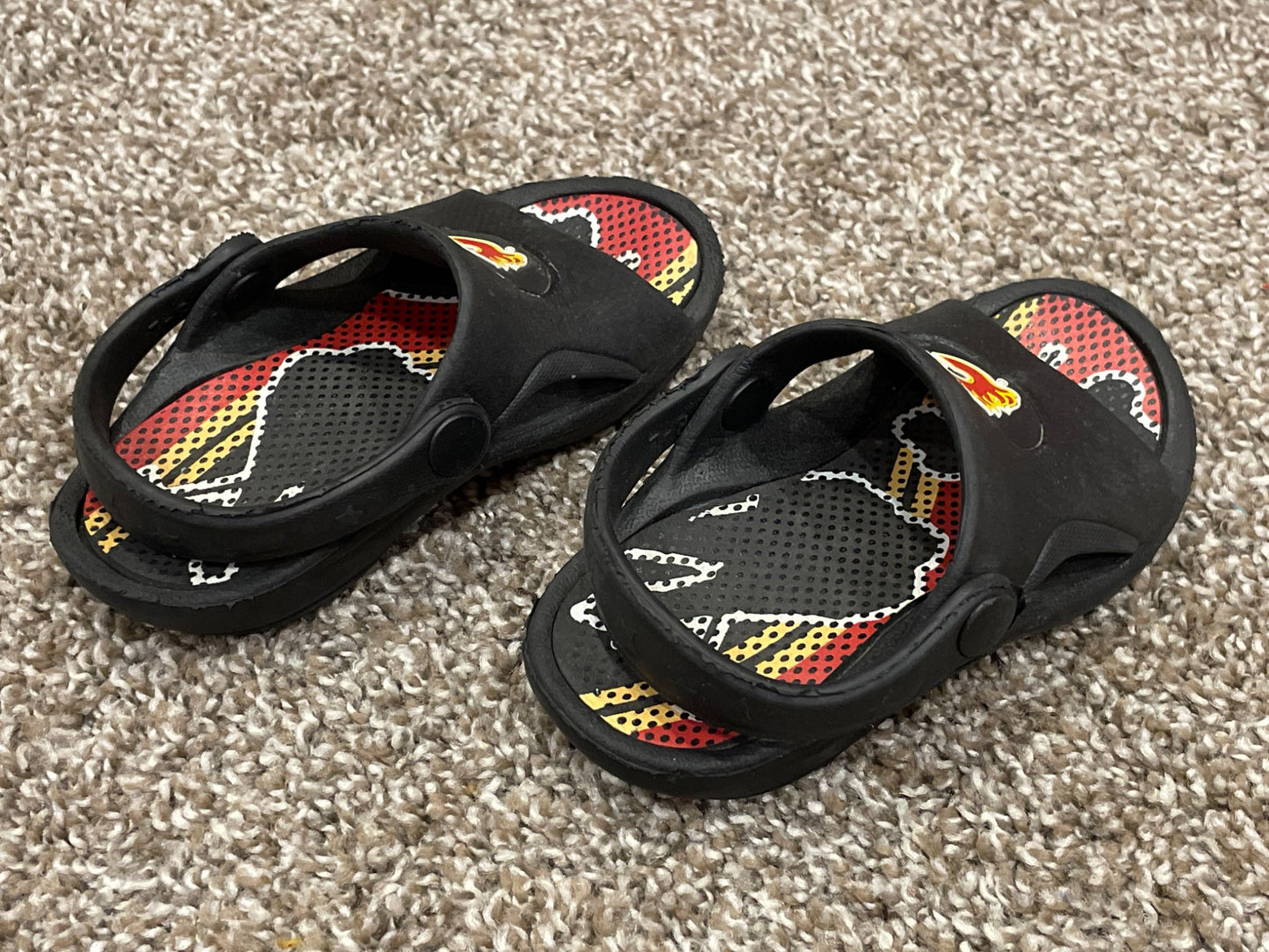 Calgary Flames Sandals, Toddler size 7/8,VGUC, Shoes 7 (Walkers:12-24 mth)