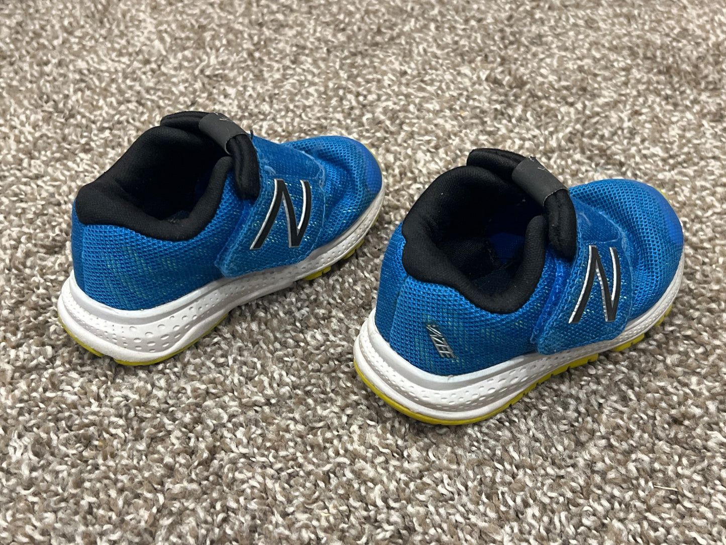 Toddler Boys, Blue New Balance Running Shoes Sneakers, size 5.5 (VGUC), Shoes 5.5 (Walkers:12-24 mth)