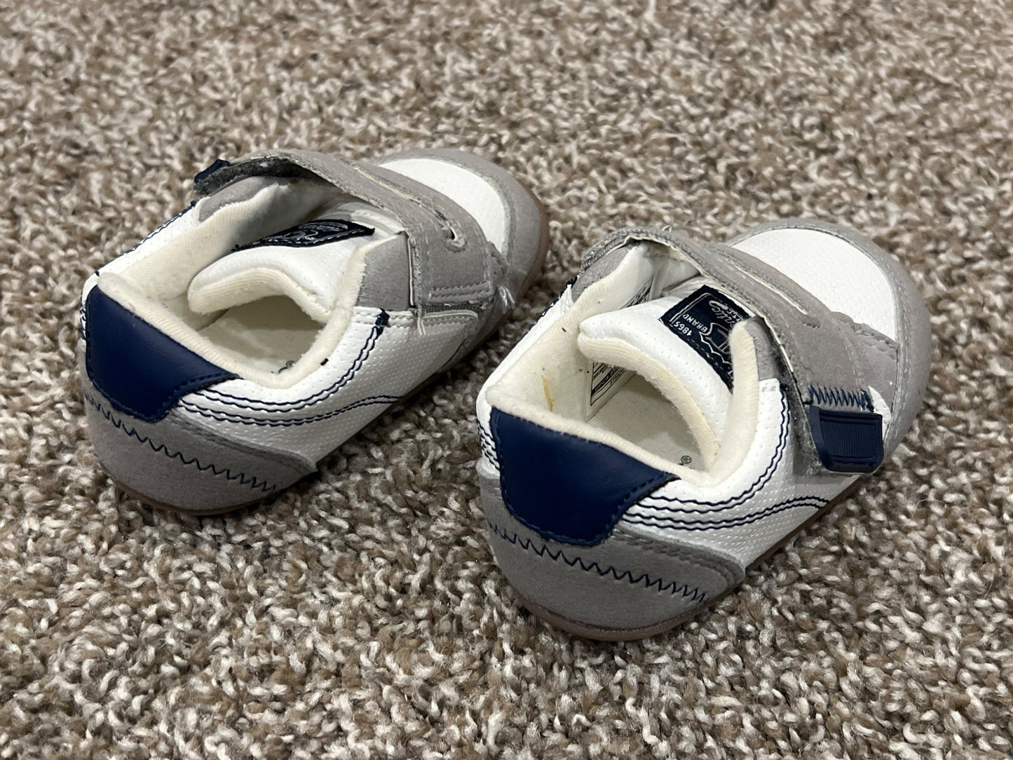 Toddler Boys, Carter’s Velcro Sneakers, size 3, VGUC, Shoes 3 (Baby: 0-12 mth)