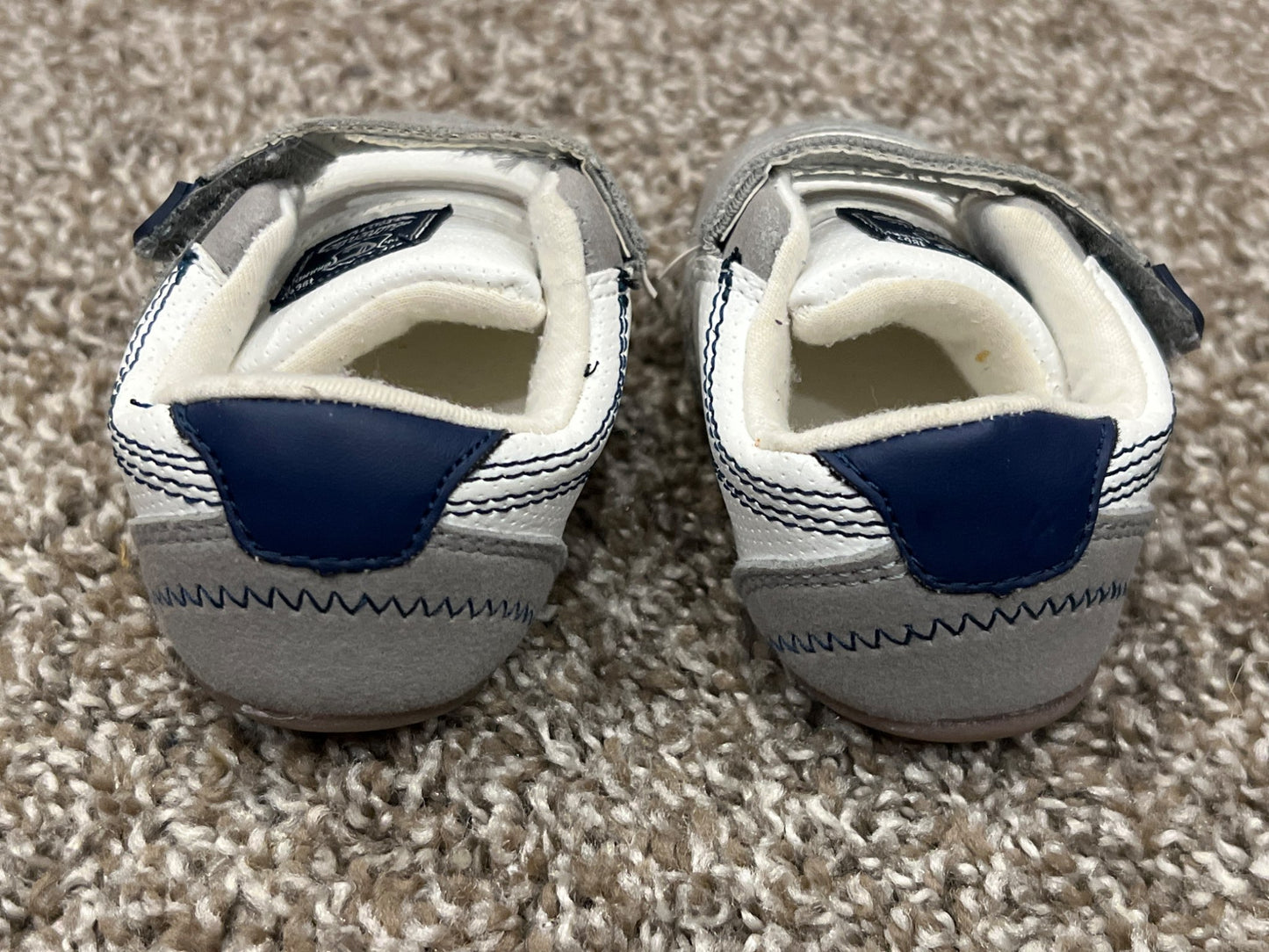 Toddler Boys, Carter’s Velcro Sneakers, size 3, VGUC, Shoes 3 (Baby: 0-12 mth)
