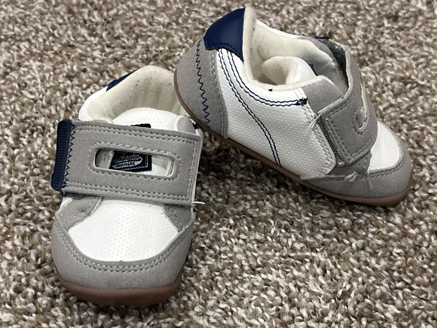 Toddler Boys, Carter’s Velcro Sneakers, size 3, VGUC, Shoes 3 (Baby: 0-12 mth)