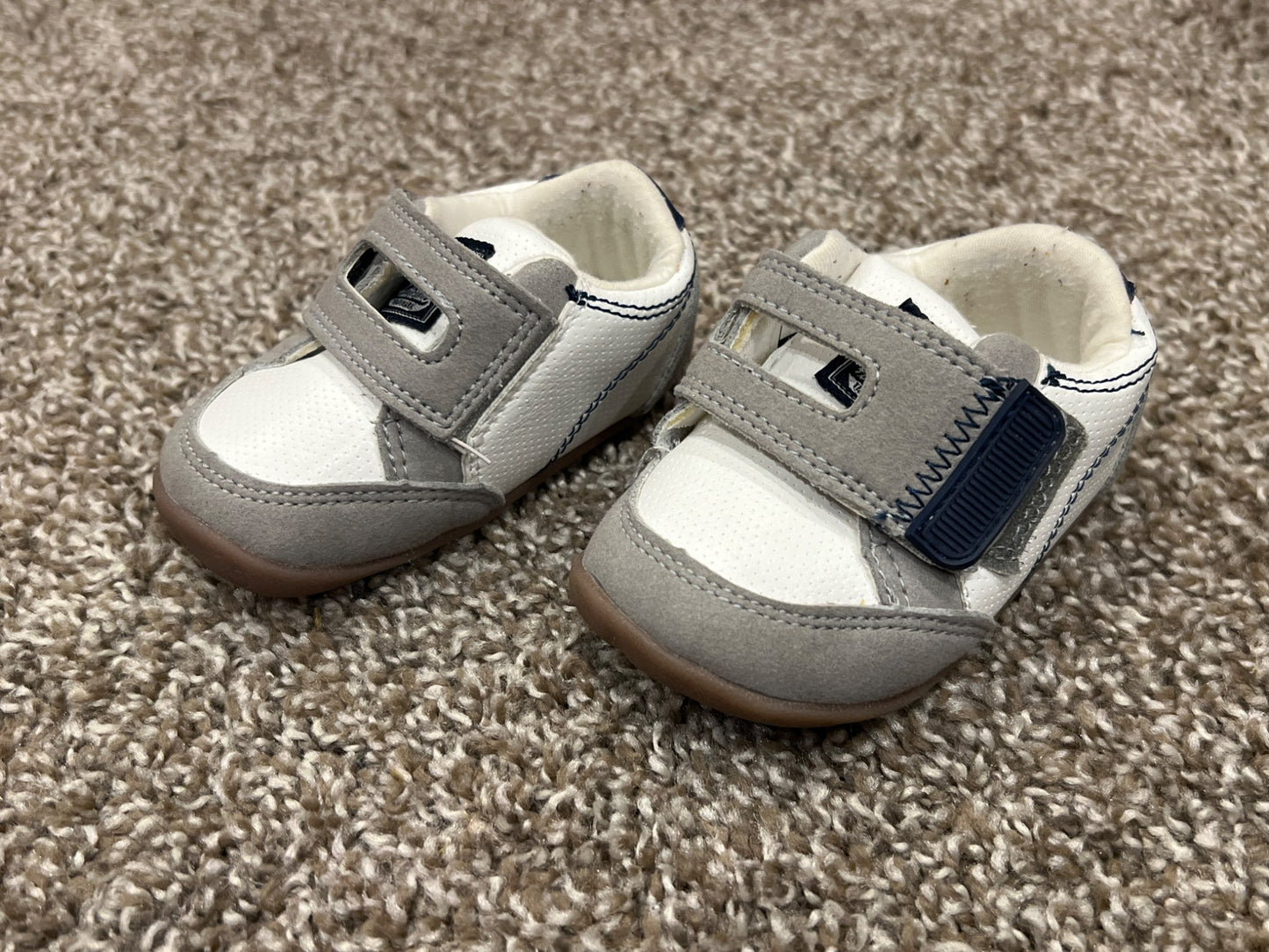 Toddler Boys, Carter’s Velcro Sneakers, size 3, VGUC, Shoes 3 (Baby: 0-12 mth)