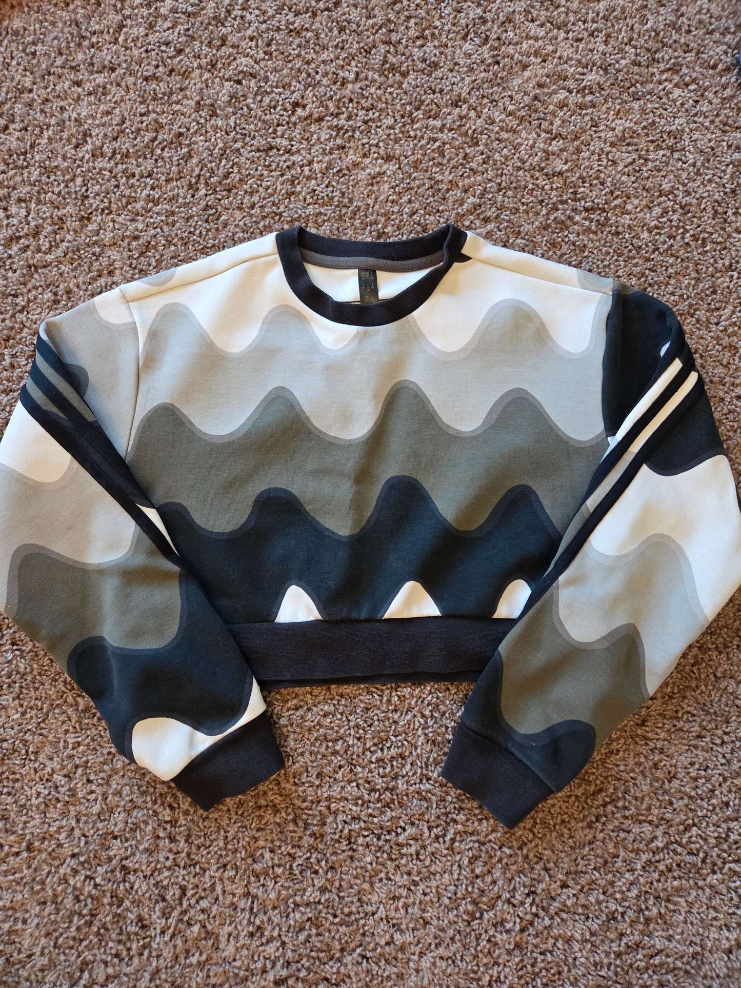 girls adidas crop sweatshirt, sz M, neutral multi colour, Kids 10 (medium)