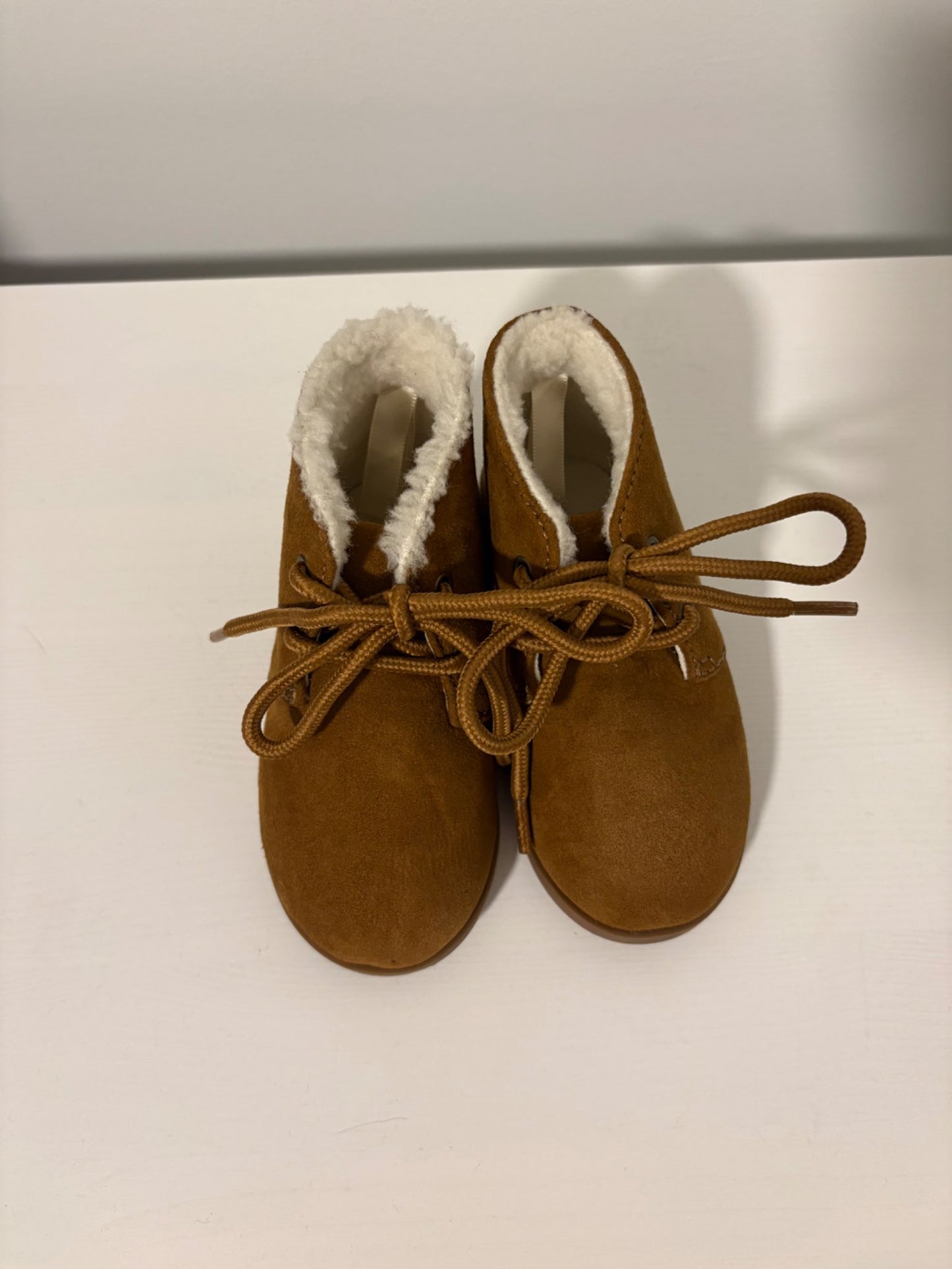 Baby Gap Sherpa lined boots - like new! MSRP $50+ size C5, Shoes 5 (Walkers:12-24 mth)