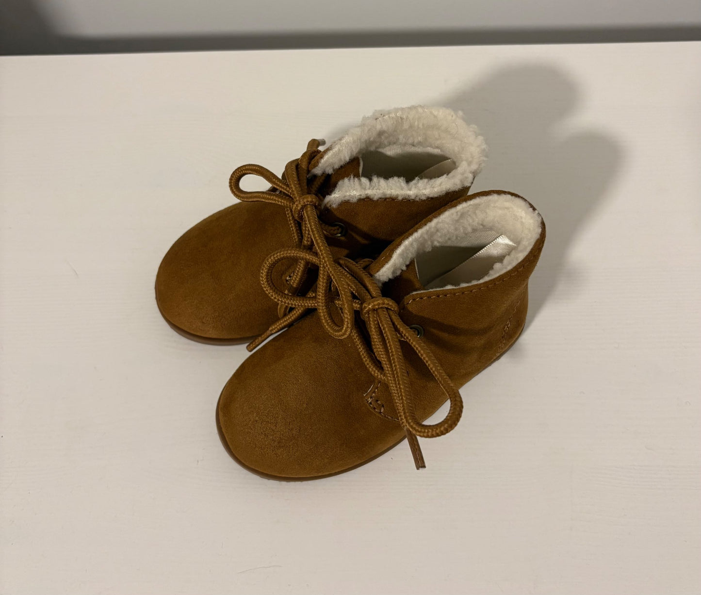 Baby Gap Sherpa lined boots - like new! MSRP $50+ size C5, Shoes 5 (Walkers:12-24 mth)