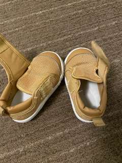 Toddler walking shoes, Shoes 4.5 (Walkers:12-24 mth)