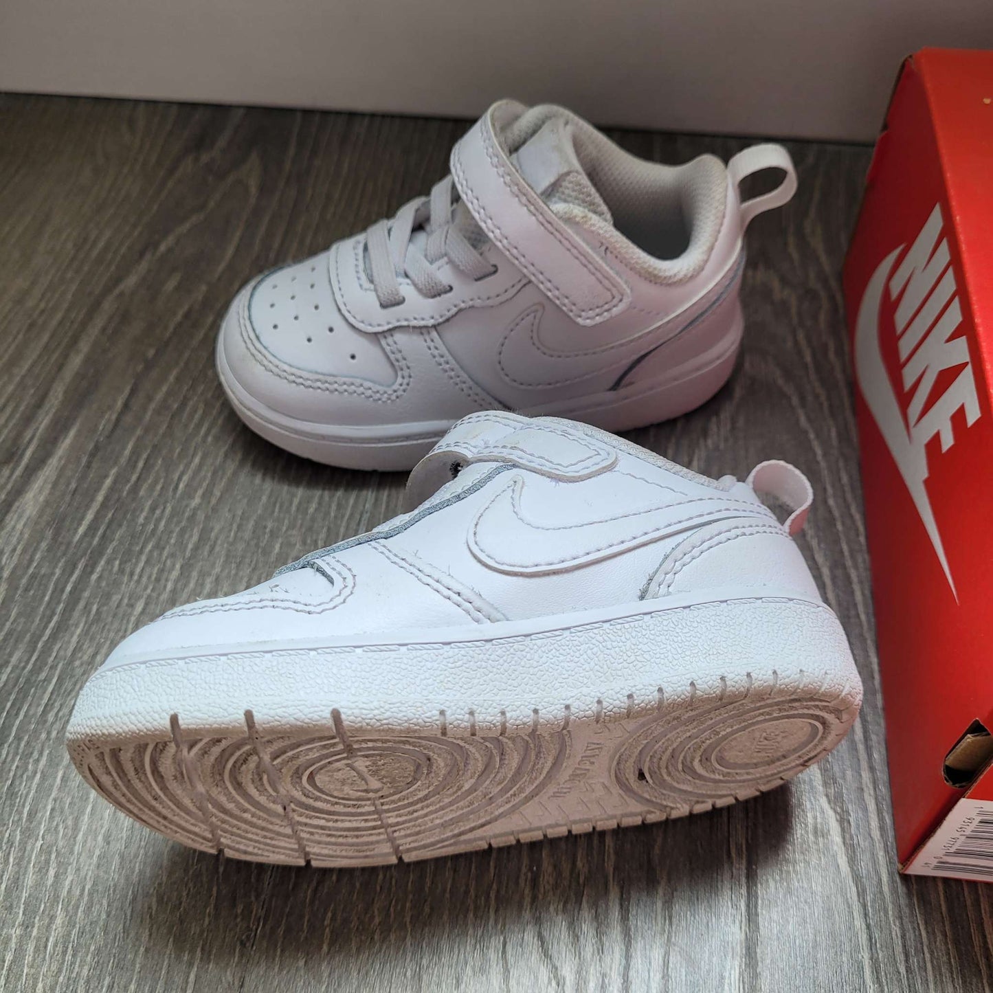Toddler Nike White Shoes Size 6, Shoes 6 (Walkers:12-24 mth)