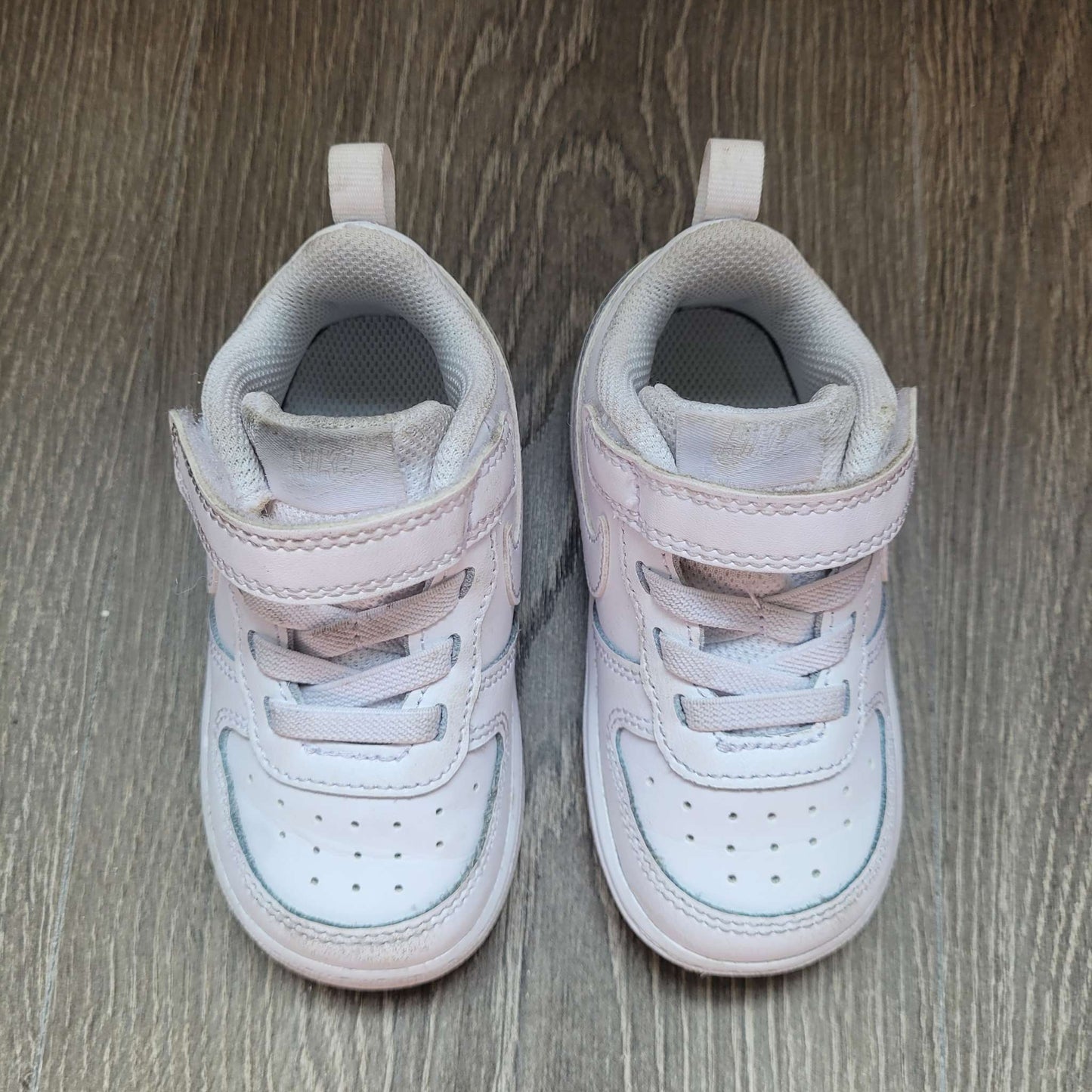 Toddler Nike White Shoes Size 6, Shoes 6 (Walkers:12-24 mth)