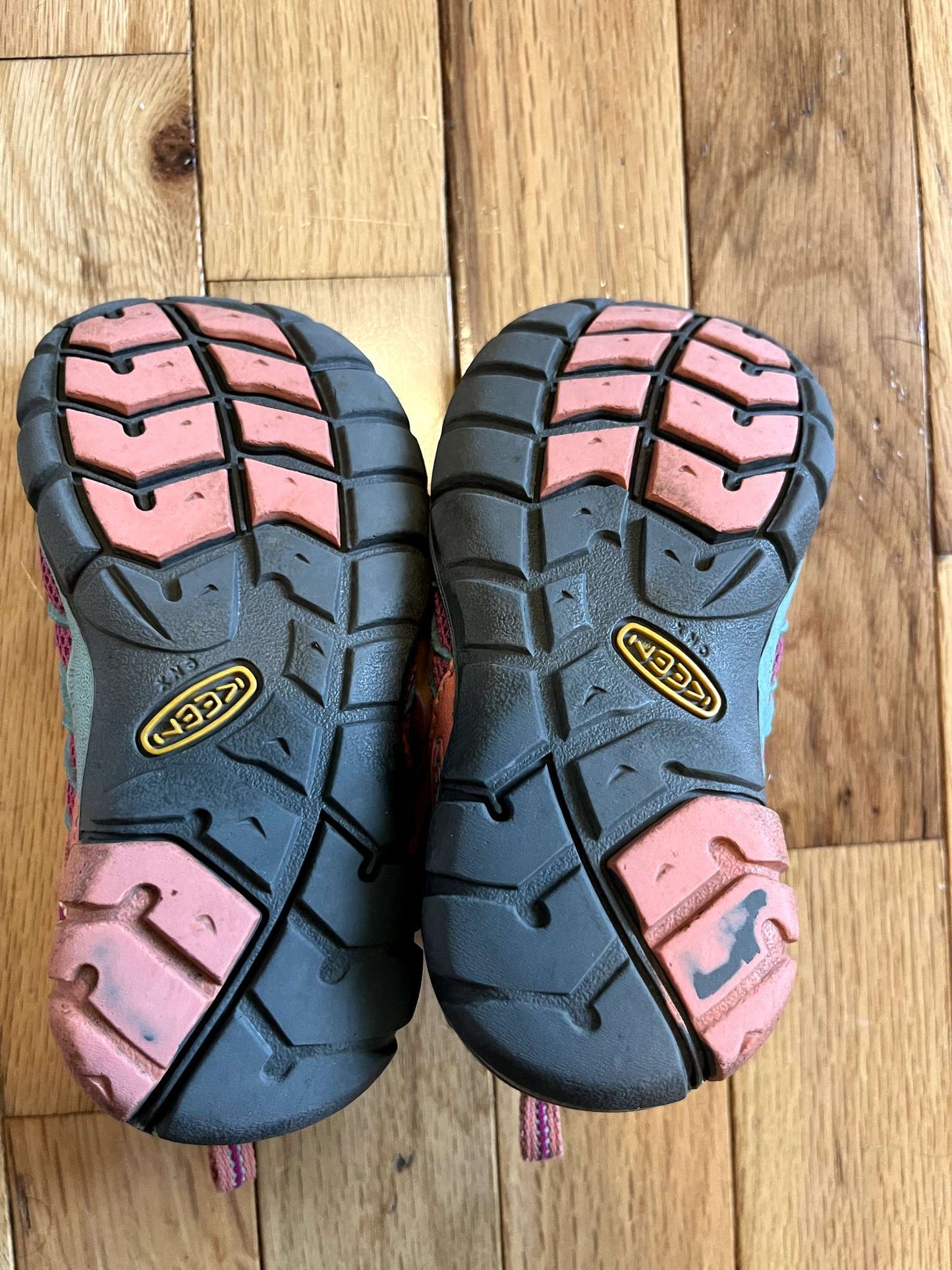 Size 8 Keen Shoes, Shoes 8.5 (Toddler:2-4yr)