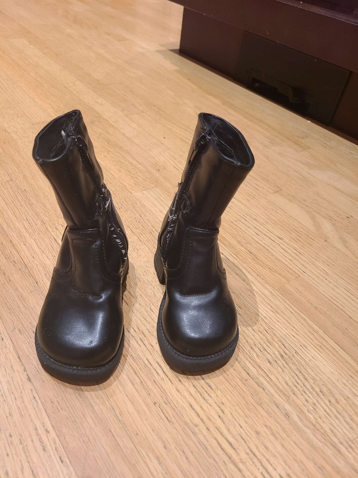 Size 5 sweethearts boots, Shoes 5 (Walkers:12-24 mth)