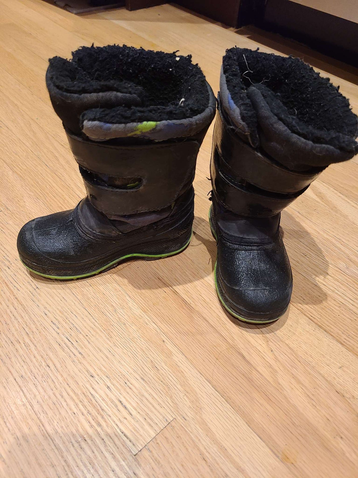 Size 8 lught up boots, Shoes 8 (Toddler:2-4yr)