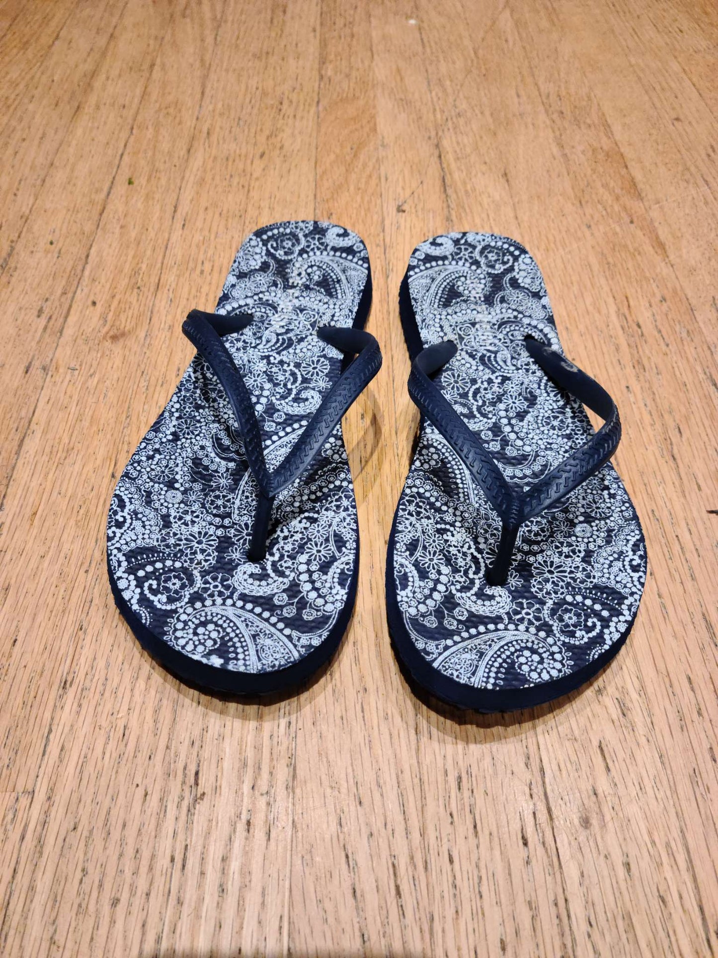 Joe fresh size 6 sandals , Shoes 6 (Big Kids:8–12yr)