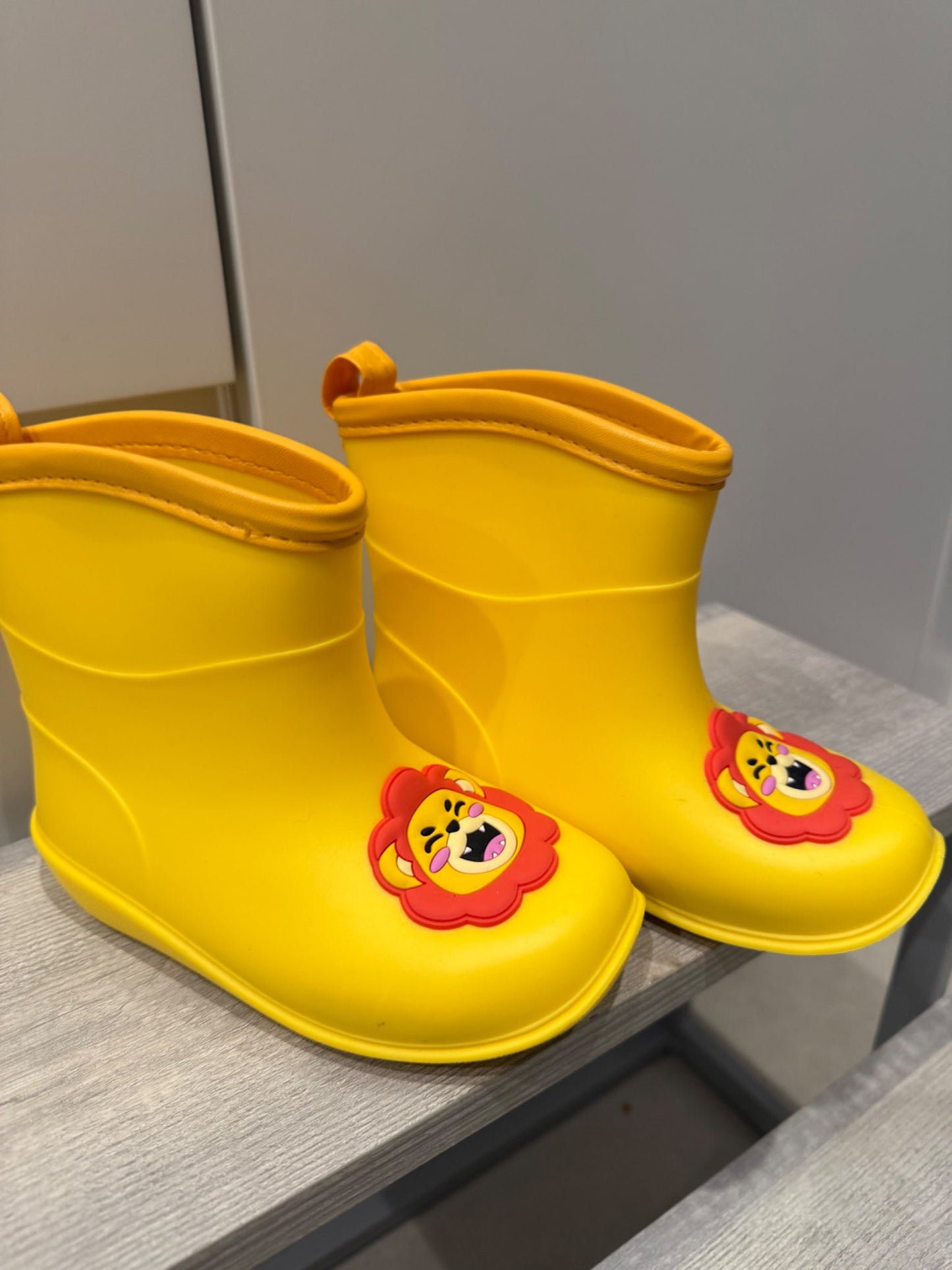 Cute yellow rain boots (9-9.5 T), Shoes 9.5 (Toddler:2-4yr)
