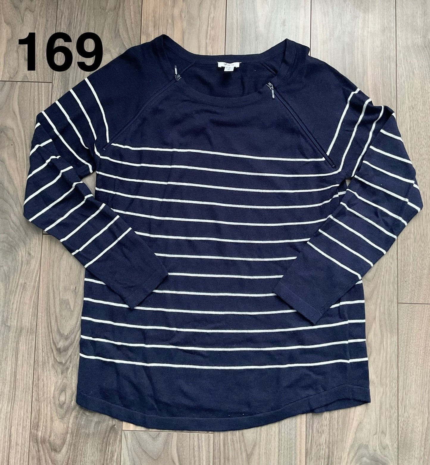 Nursing sweater Size Large , Maternity L (12-14)