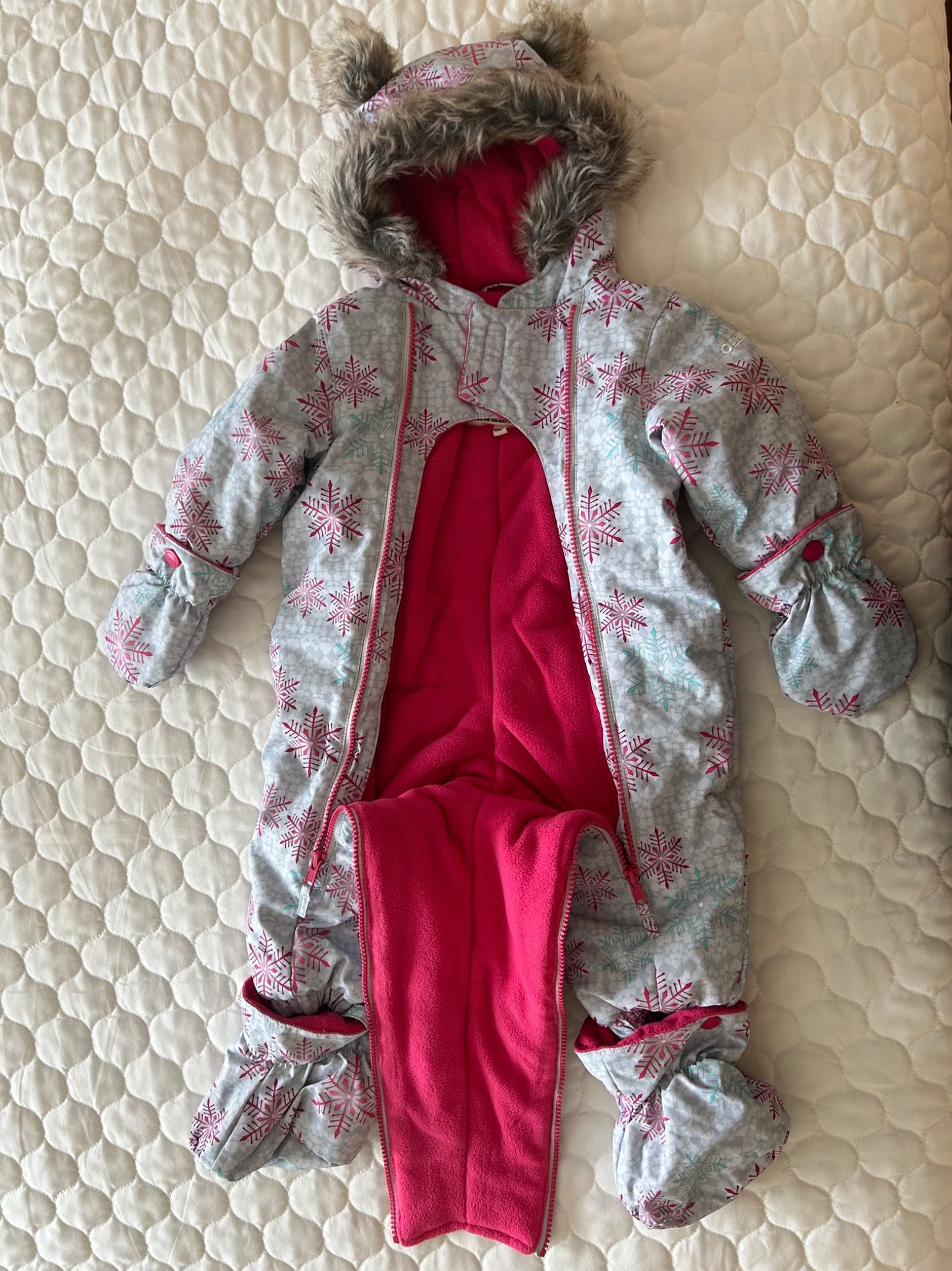 BNWOT Carter’s Infant (6-9 Months) Snowsuit, Kids 9 Month (6-9M)