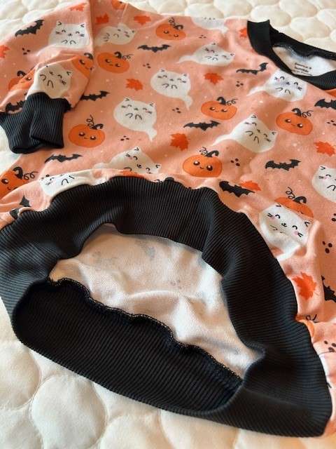 EUC Halloween Oversized Sweater (4 Years); Retails: $42.00, Kids 4/4T
