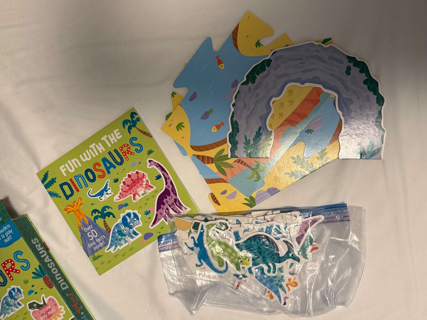 Dinosaur Build & Play Activity Kit
