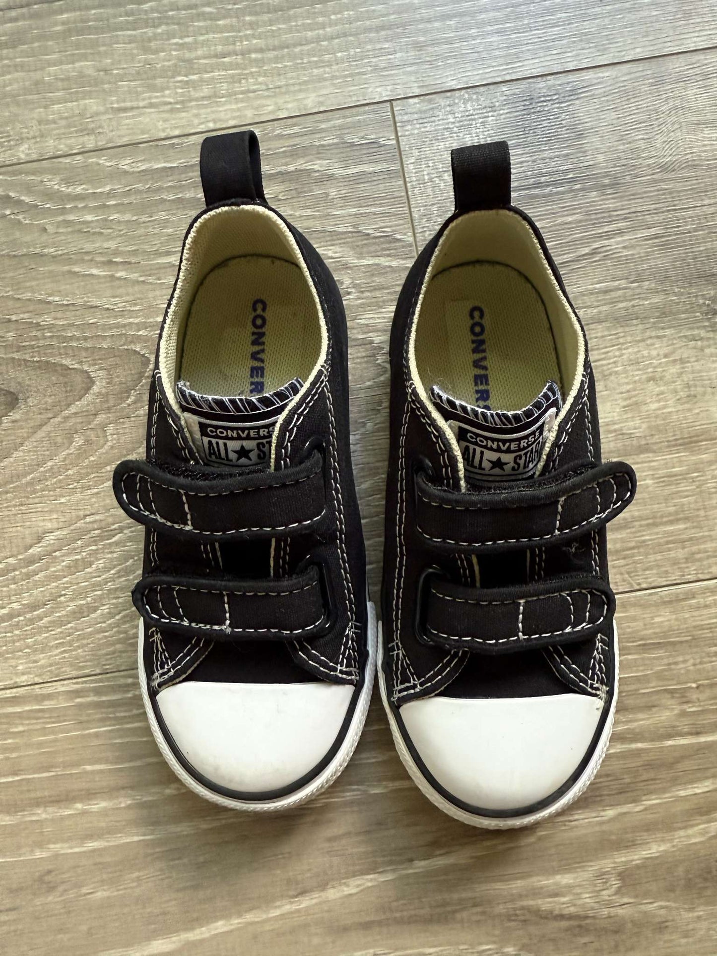 Converse Velcro shoes size 9; MSRP $39.99, Shoes 9 (Toddler:2-4yr)