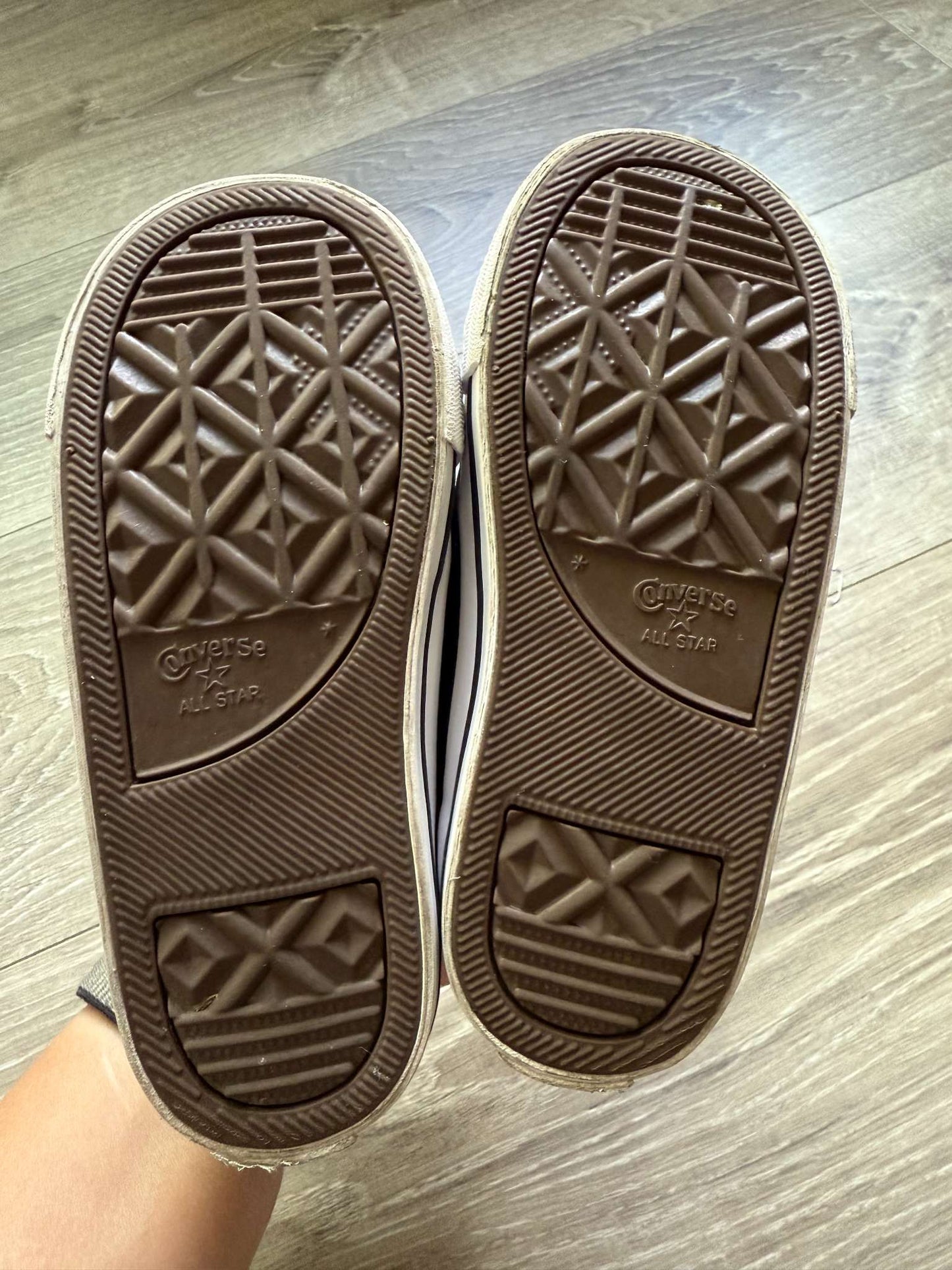 Converse Velcro shoes size 9; MSRP $39.99, Shoes 9 (Toddler:2-4yr)