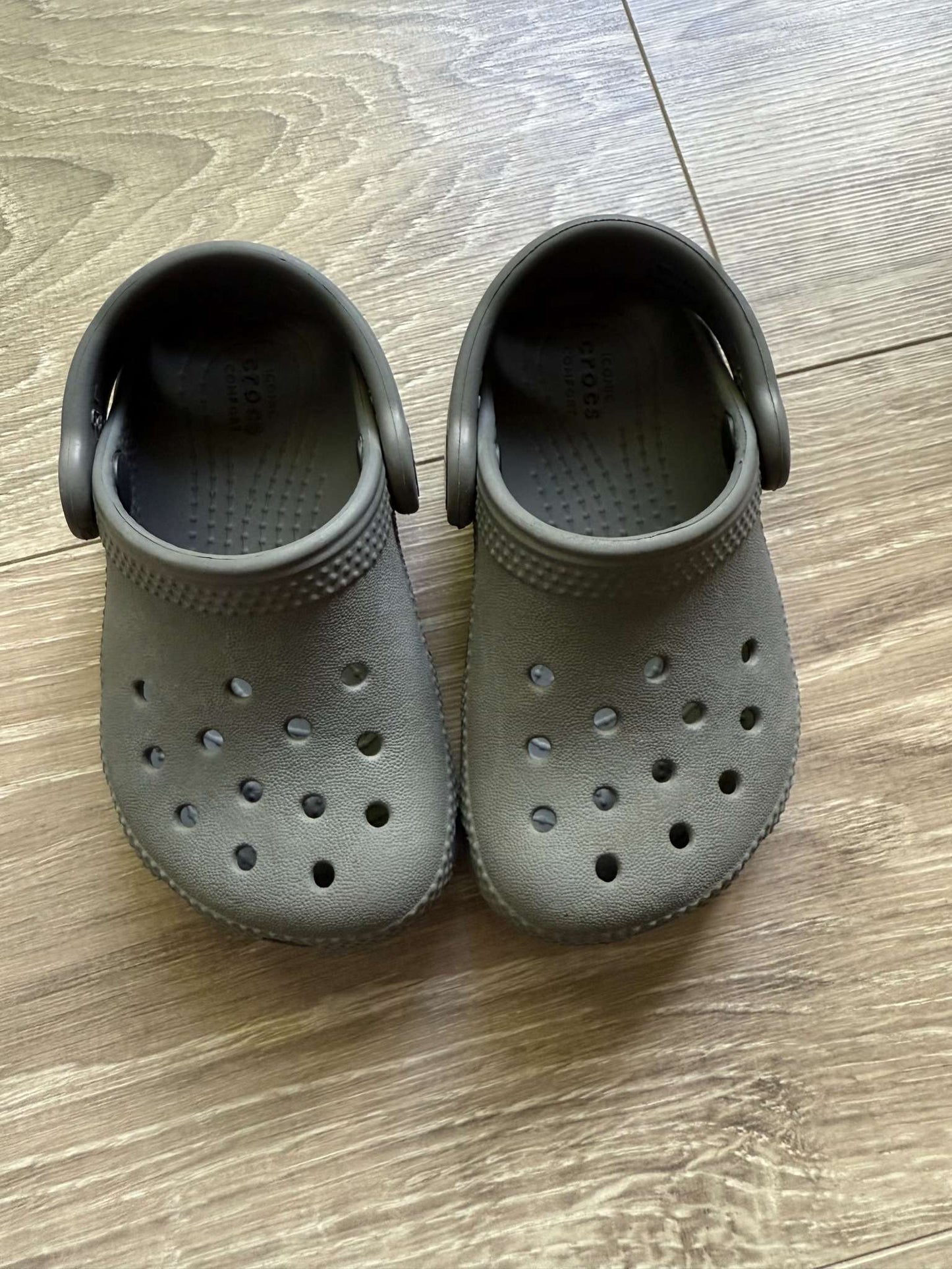 Crocs size 6, Shoes 6 (Walkers:12-24 mth)
