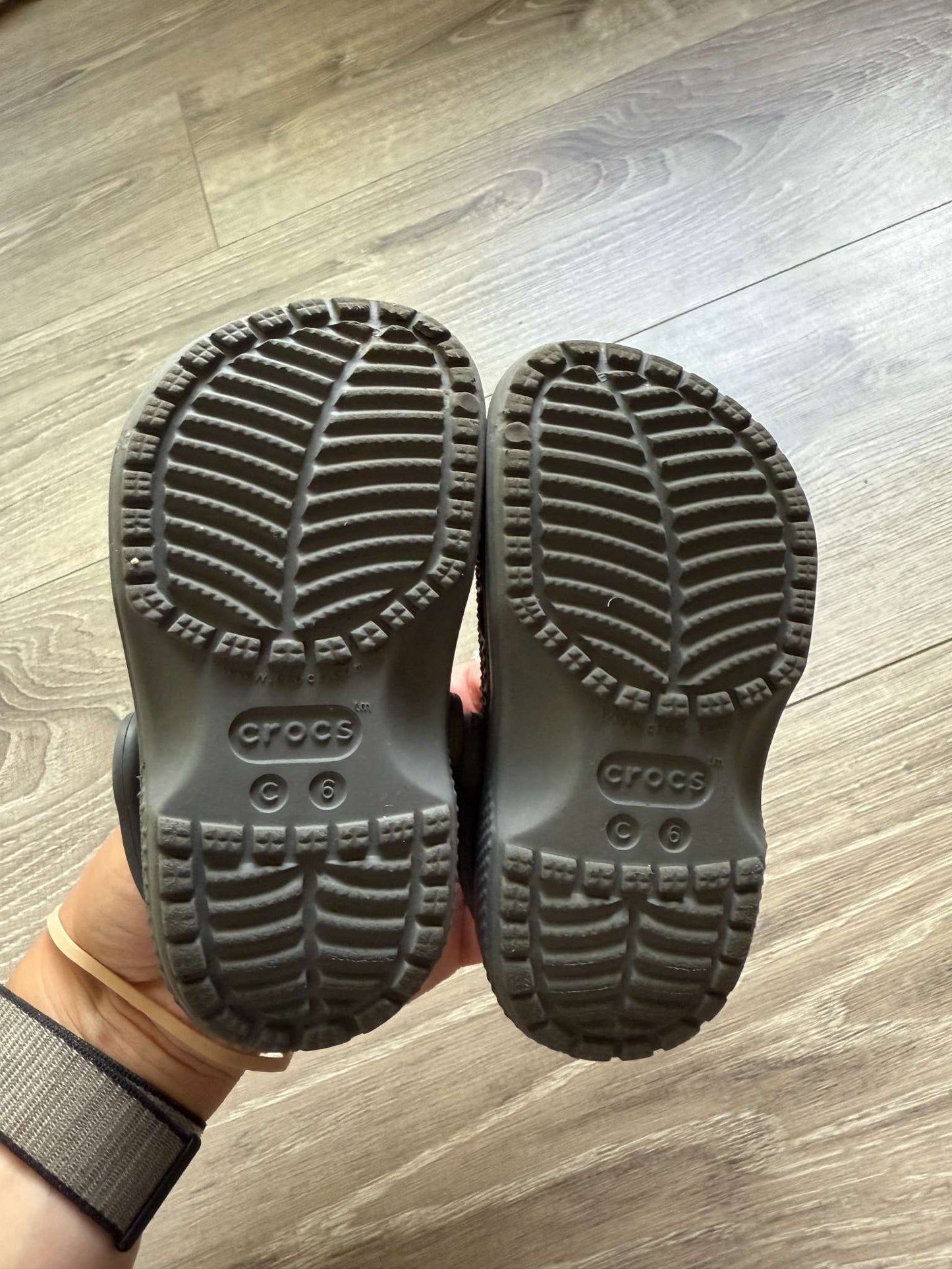 Crocs size 6, Shoes 6 (Walkers:12-24 mth)